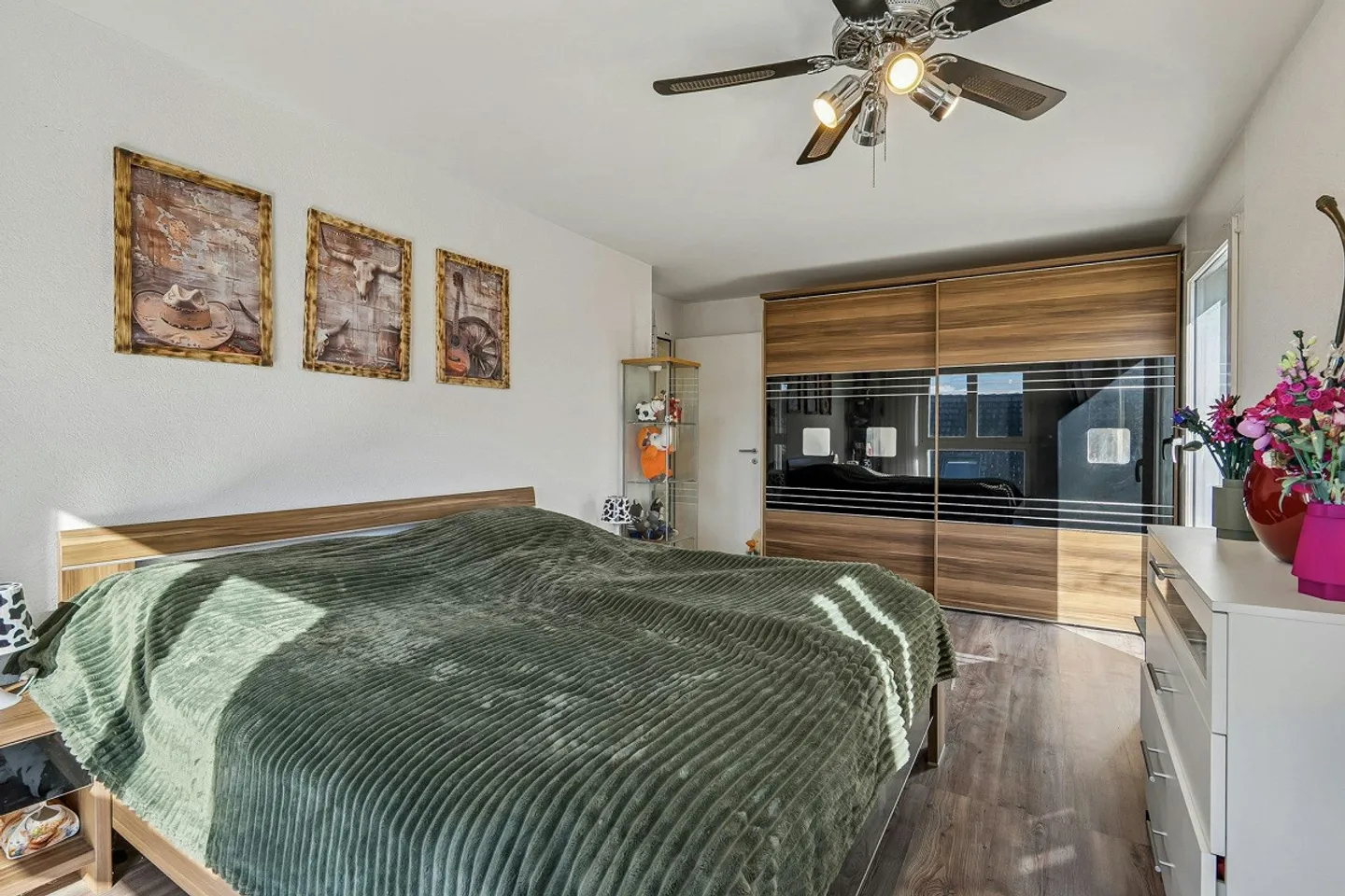 5.5-Room Single-Family House in a Highly Desirable Location - Photo 8 of 12