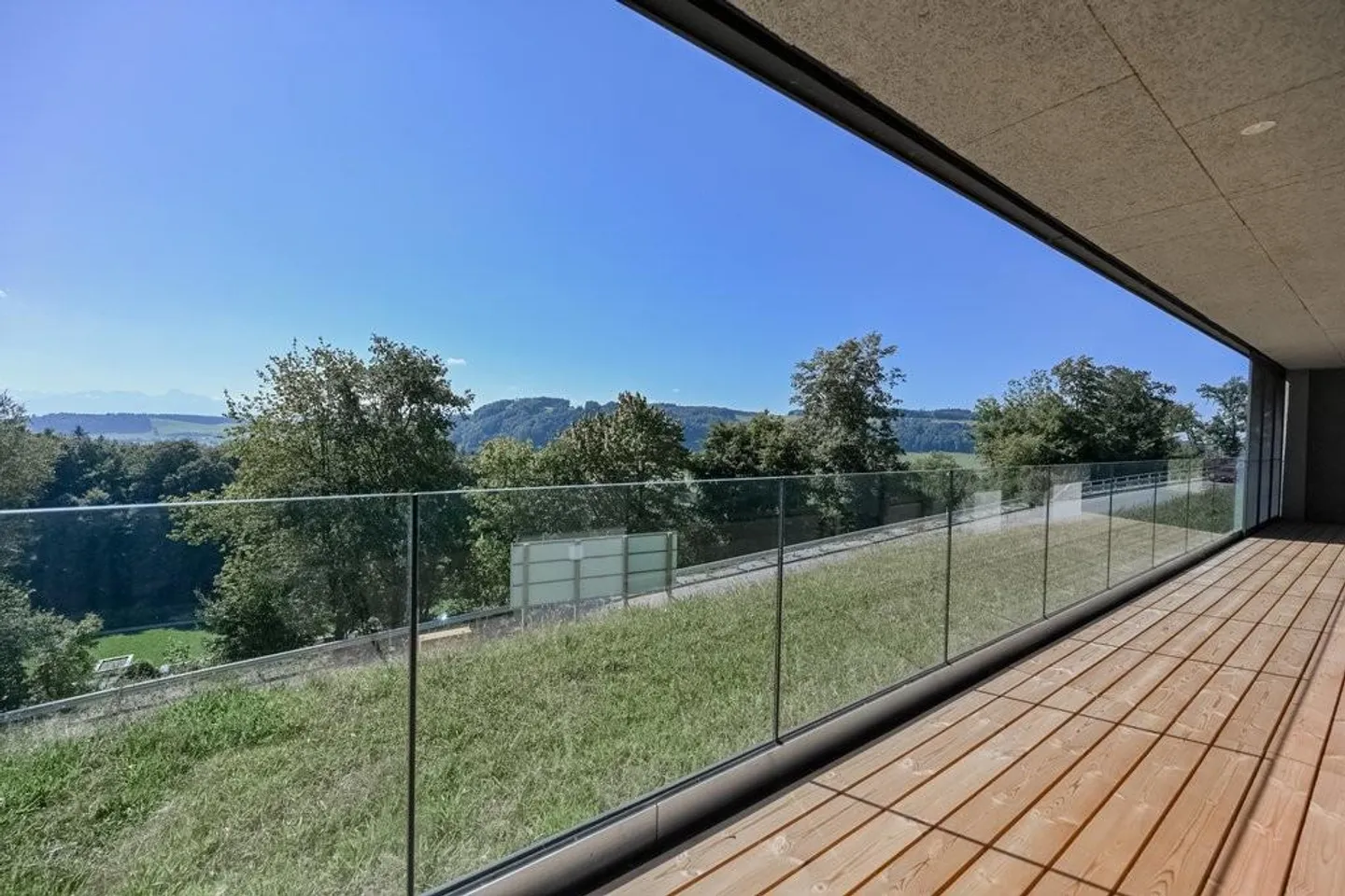 Vivre avec vue sur le paysage montagneux - Photo 1 sur 8