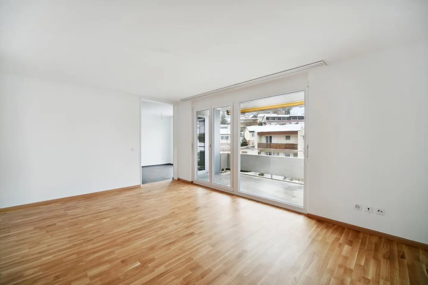 Appartement rénové de 4,5 pièces dans un emplacement calme ! - Photo 3 sur 10