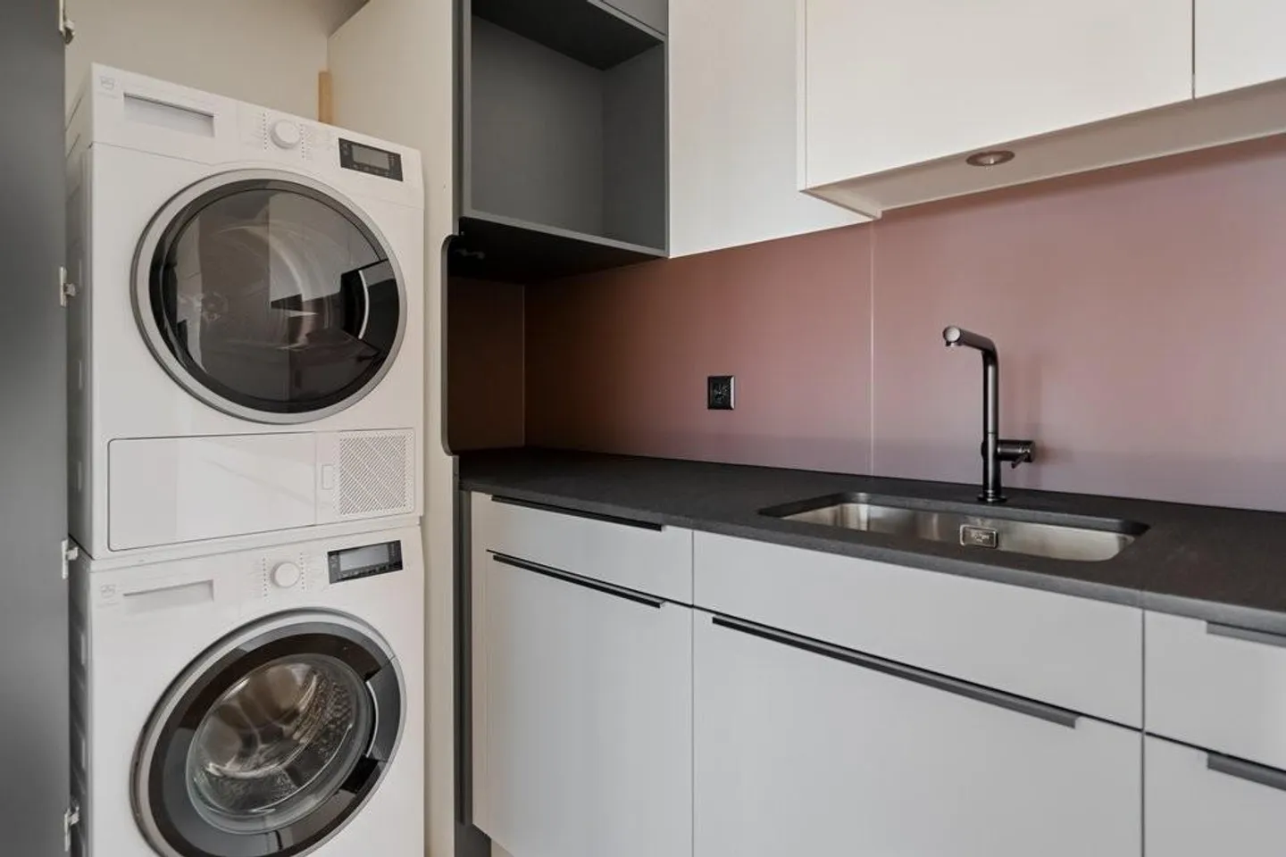 Vivre avec vue sur le paysage montagneux - Photo 3 sur 8