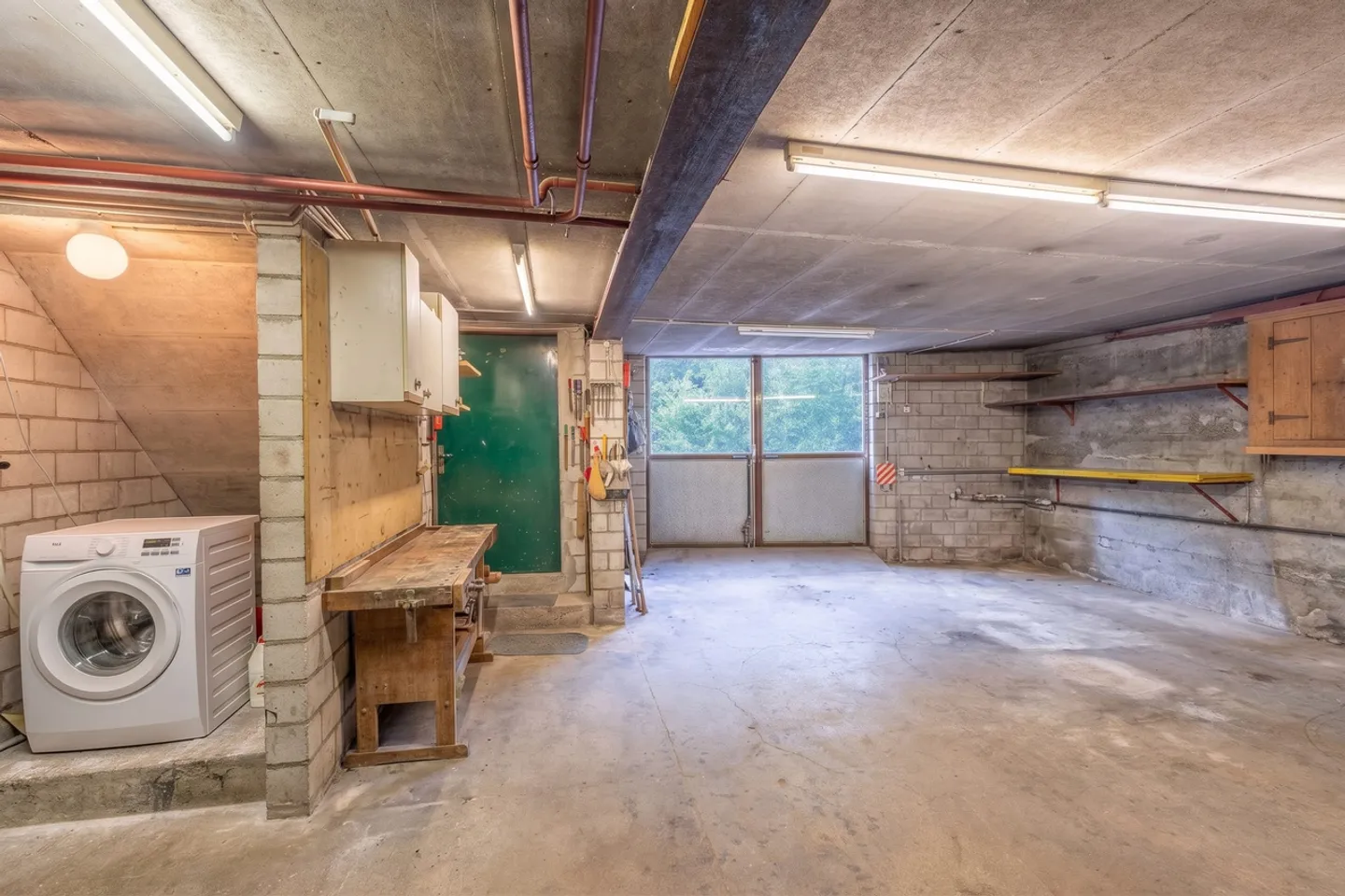 Multi-family house with three apartments and double garage - Photo 8 of 9