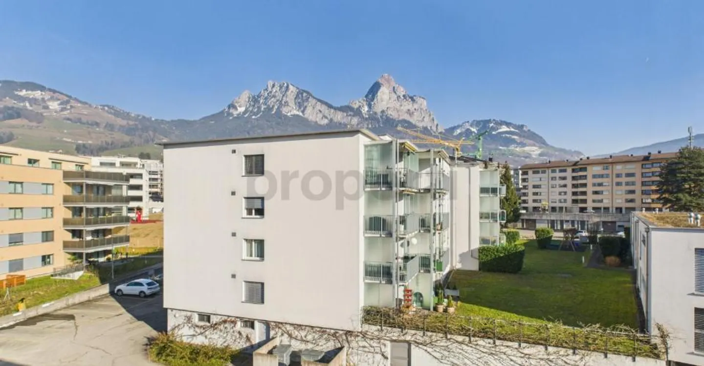Vivre avec une vue imprenable sur les Mythen - appartement attrayant de 4,5 pièces à Seewen - Photo 2 sur 12