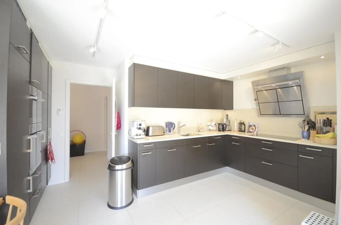 Pully-Räumliche 5,5-Zimmer-Wohnung mit Terrasse und privatem Garten - Foto 3 von 10