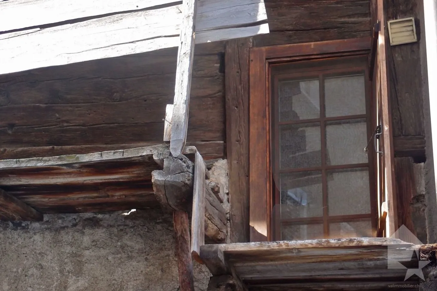 Edificio del 17° secolo con 4,5 stanze! - Foto 2 di 14