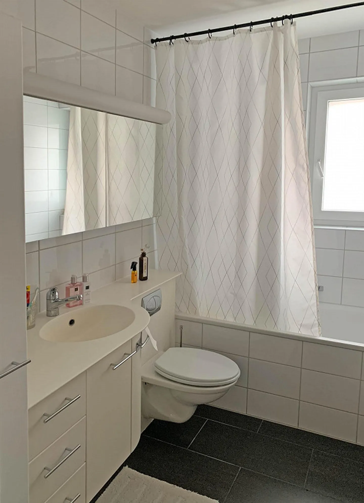 Attractive 3-room apartment on the ground floor in a popular neighborhood - Photo 4 of 8