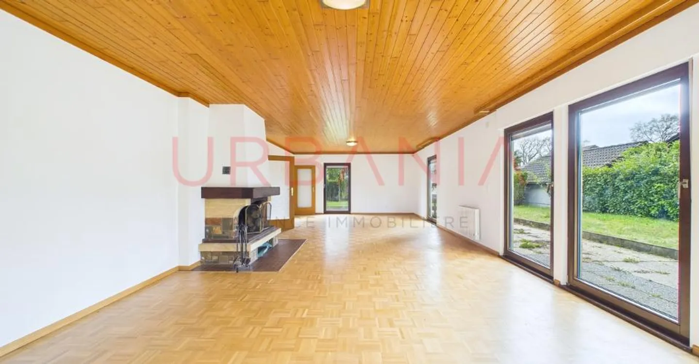 Wunderschönes Einfamilienhaus in Genthod mit Garten und zwei Garagen - Foto 2 von 10