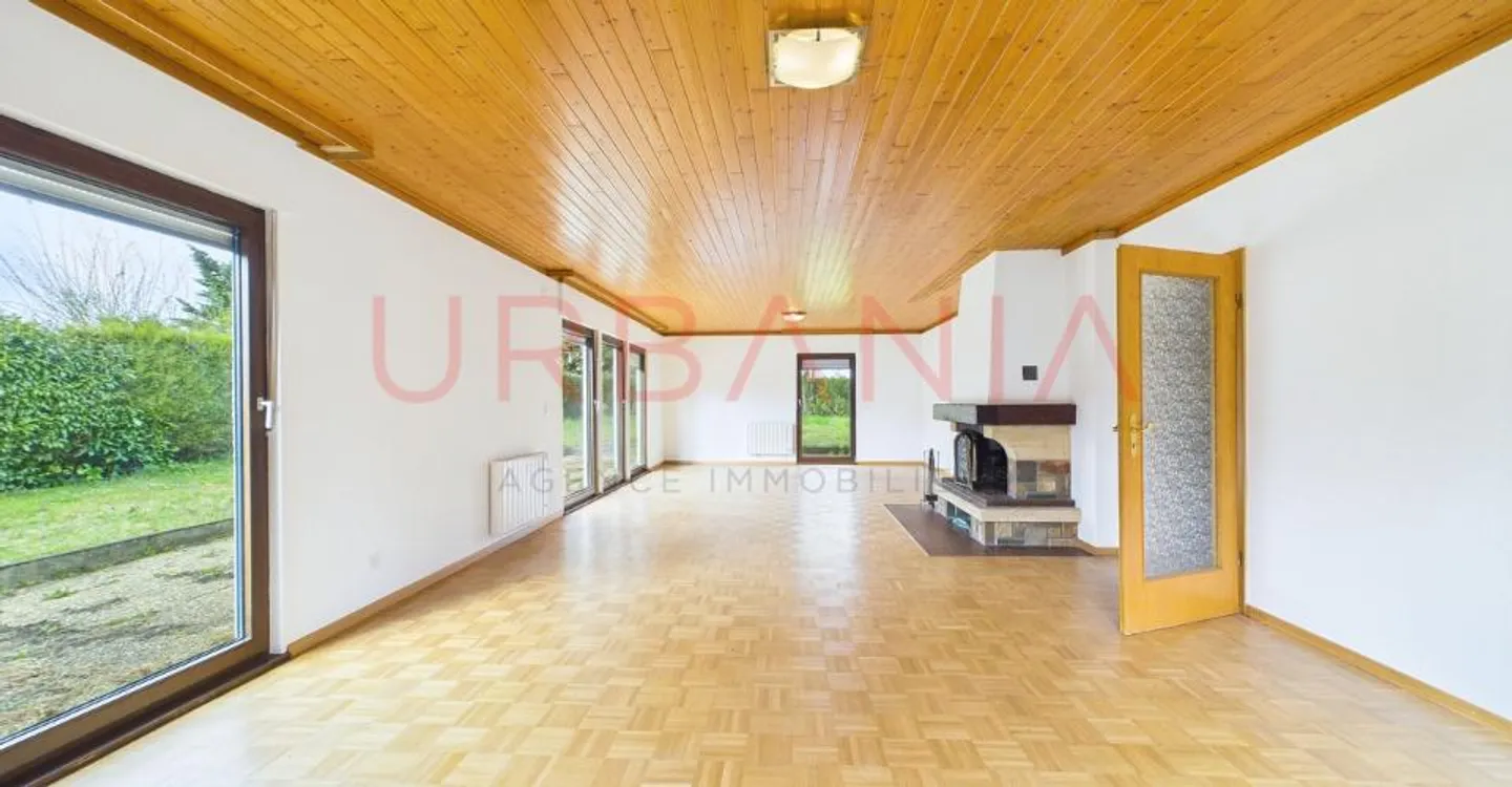 Wunderschönes Einfamilienhaus in Genthod mit Garten und zwei Garagen - Foto 3 von 10