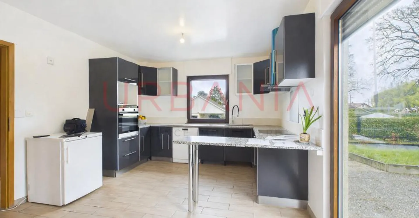 Wunderschönes Einfamilienhaus in Genthod mit Garten und zwei Garagen - Foto 6 von 10