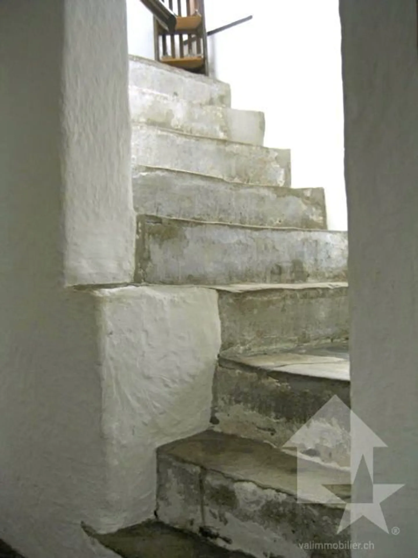 Edificio del 17° secolo con 4,5 stanze! - Foto 3 di 14