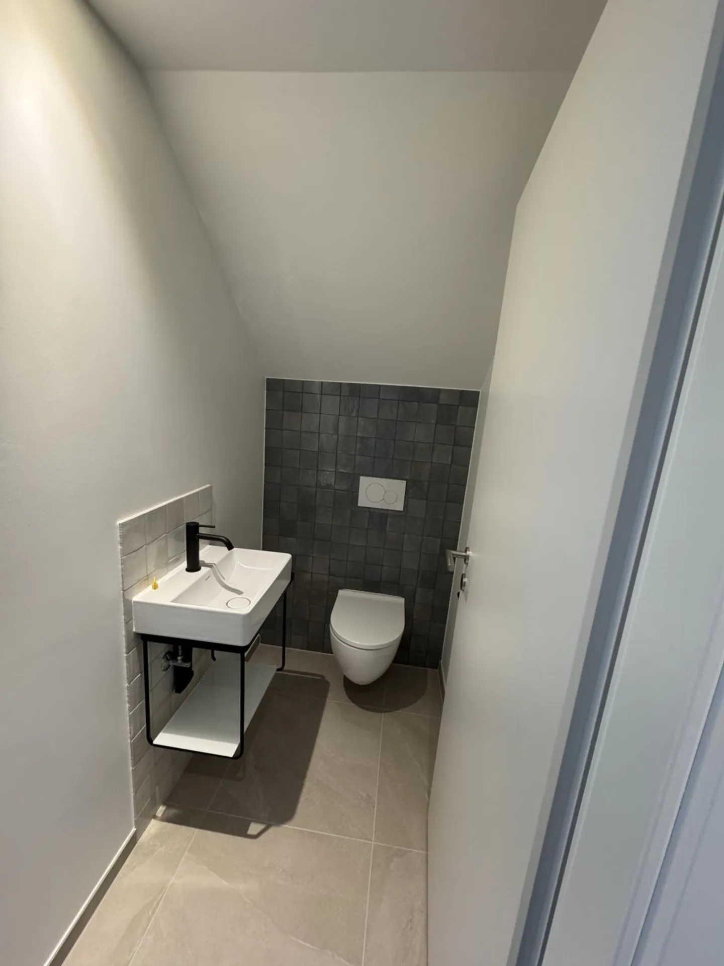 Raro: appartamento mansardato con ingresso indipendente - Foto 3 di 9