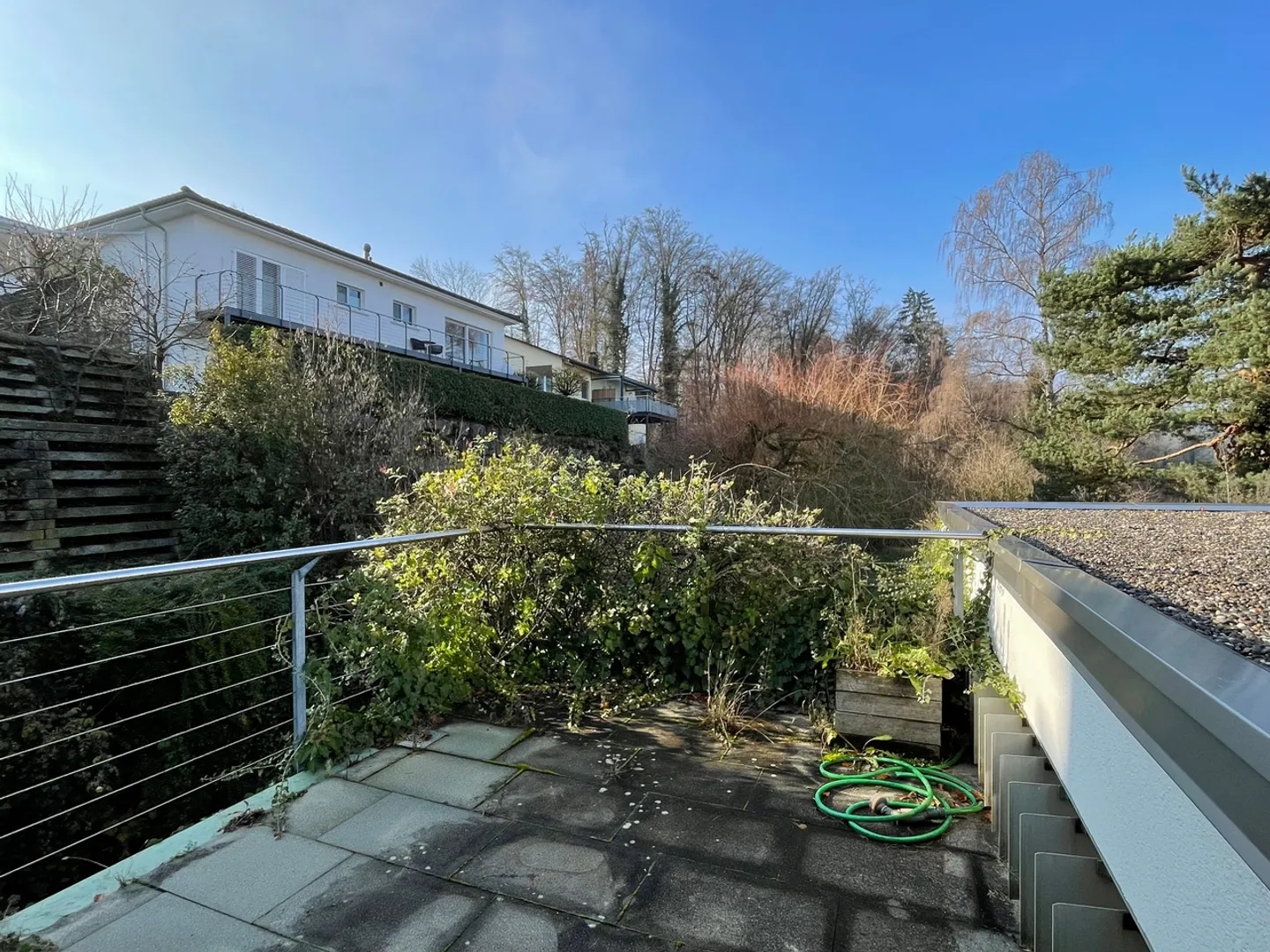 Ampia casa unifamiliare con architettura unica in una tranquilla posizione privilegiata con un grande giardino - Foto 12 di 13