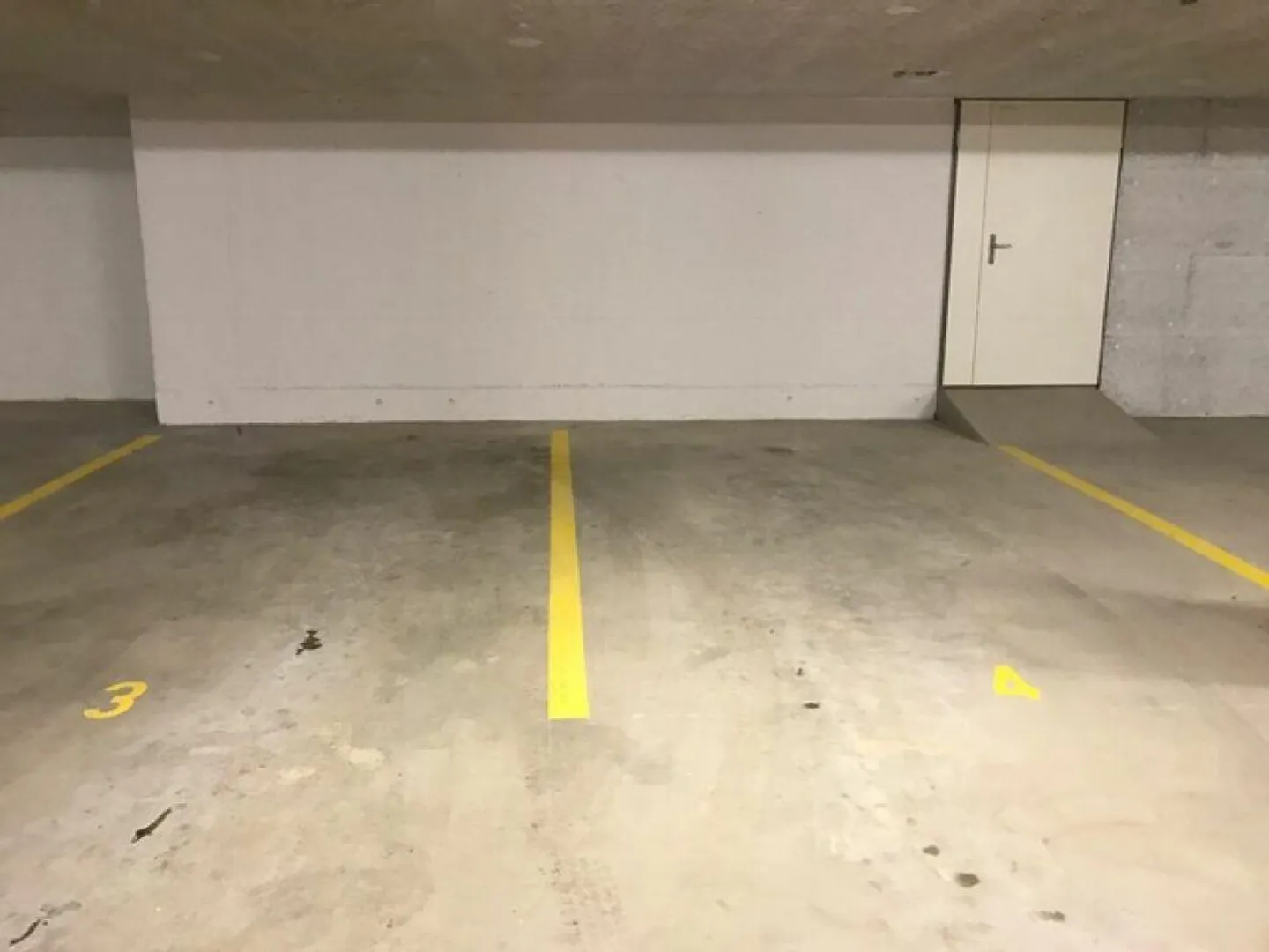 Posti auto in garage sotterraneo in affitto nel centro di Rickenbach - Foto 2 di 2