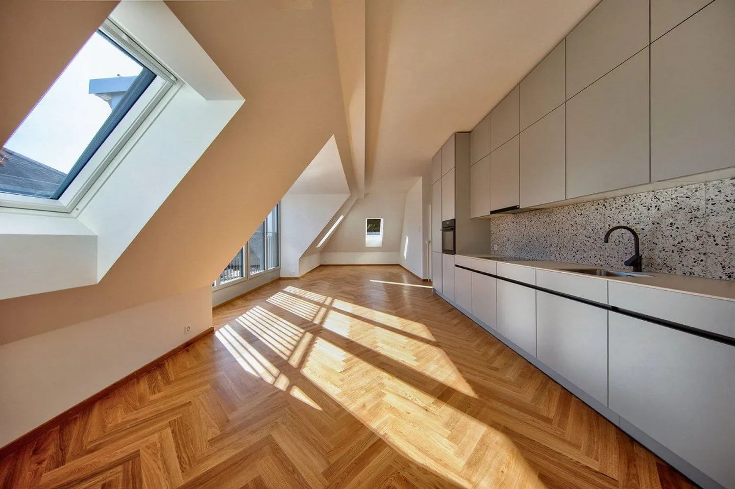 Sopra i tetti di Zurigo Enge – vivere con una terrazza privata - Foto 3 di 9