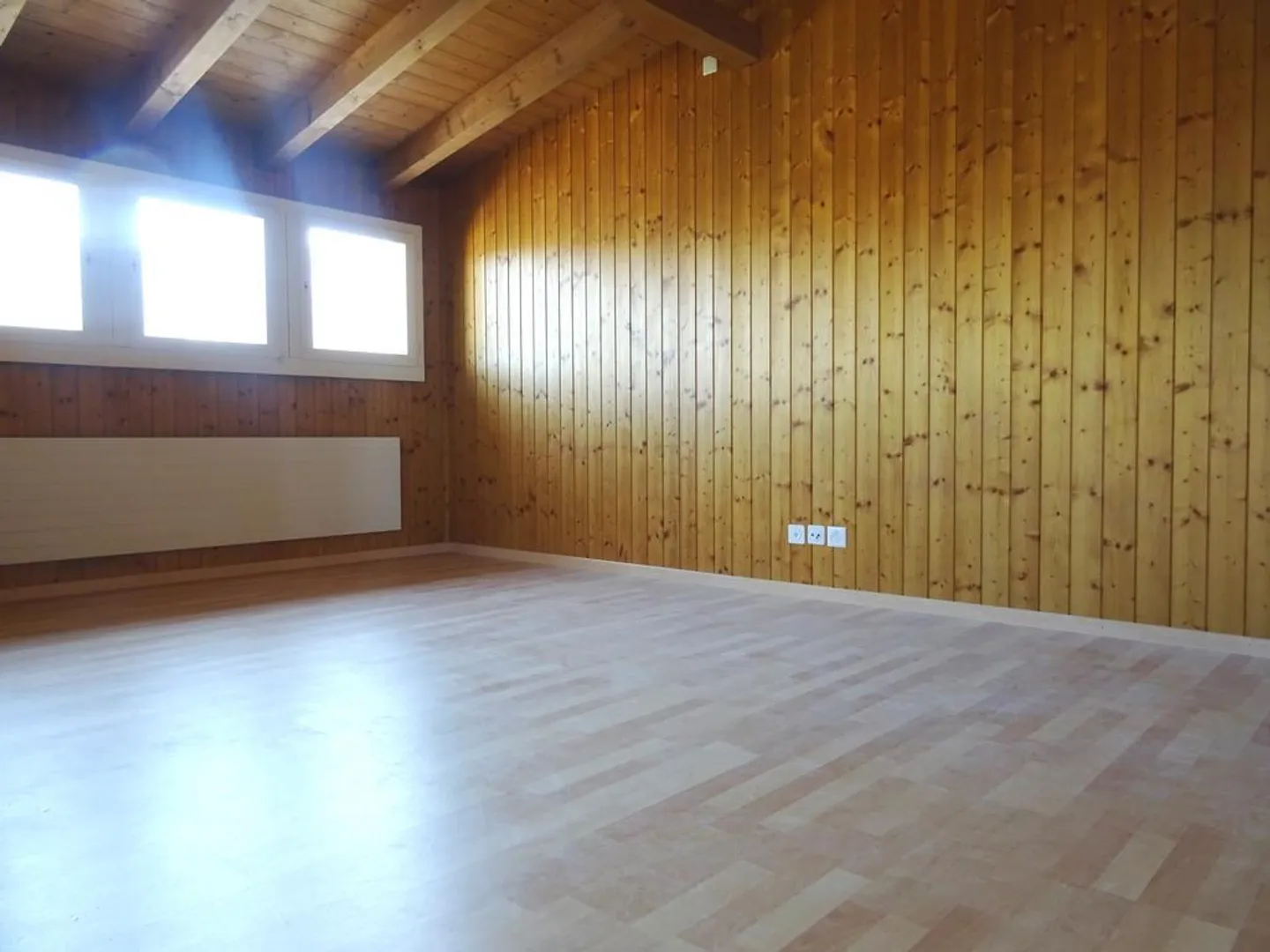 HEIMELIGE DACHWOHNUNG IM HERZEN VON BÜSSERACH - Foto 4 von 12
