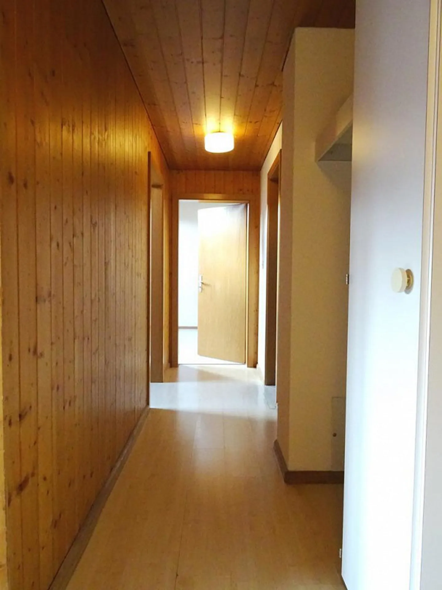 HEIMELIGE DACHWOHNUNG IM HERZEN VON BÜSSERACH - Foto 5 von 12