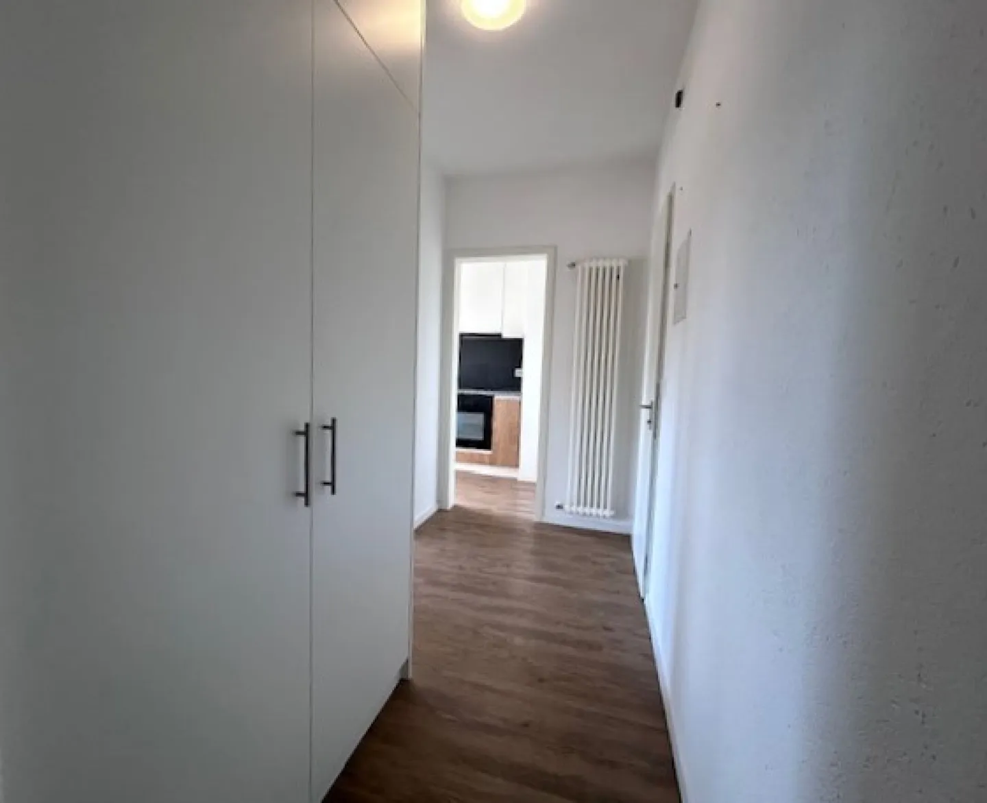 RENOVATED AND BRIGHT 3.5-ROOM APARTMENT - Photo 5 of 13