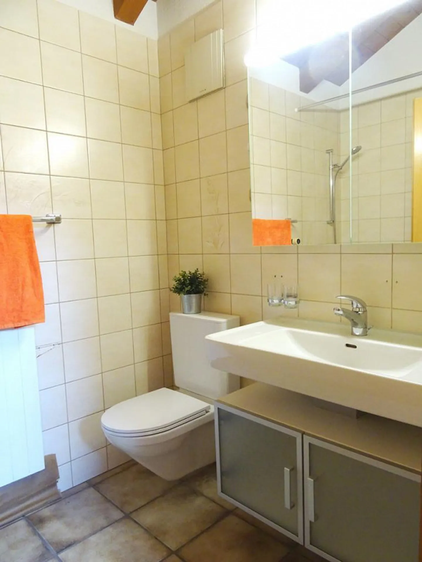 HEIMELIGE DACHWOHNUNG IM HERZEN VON BÜSSERACH - Foto 6 von 12