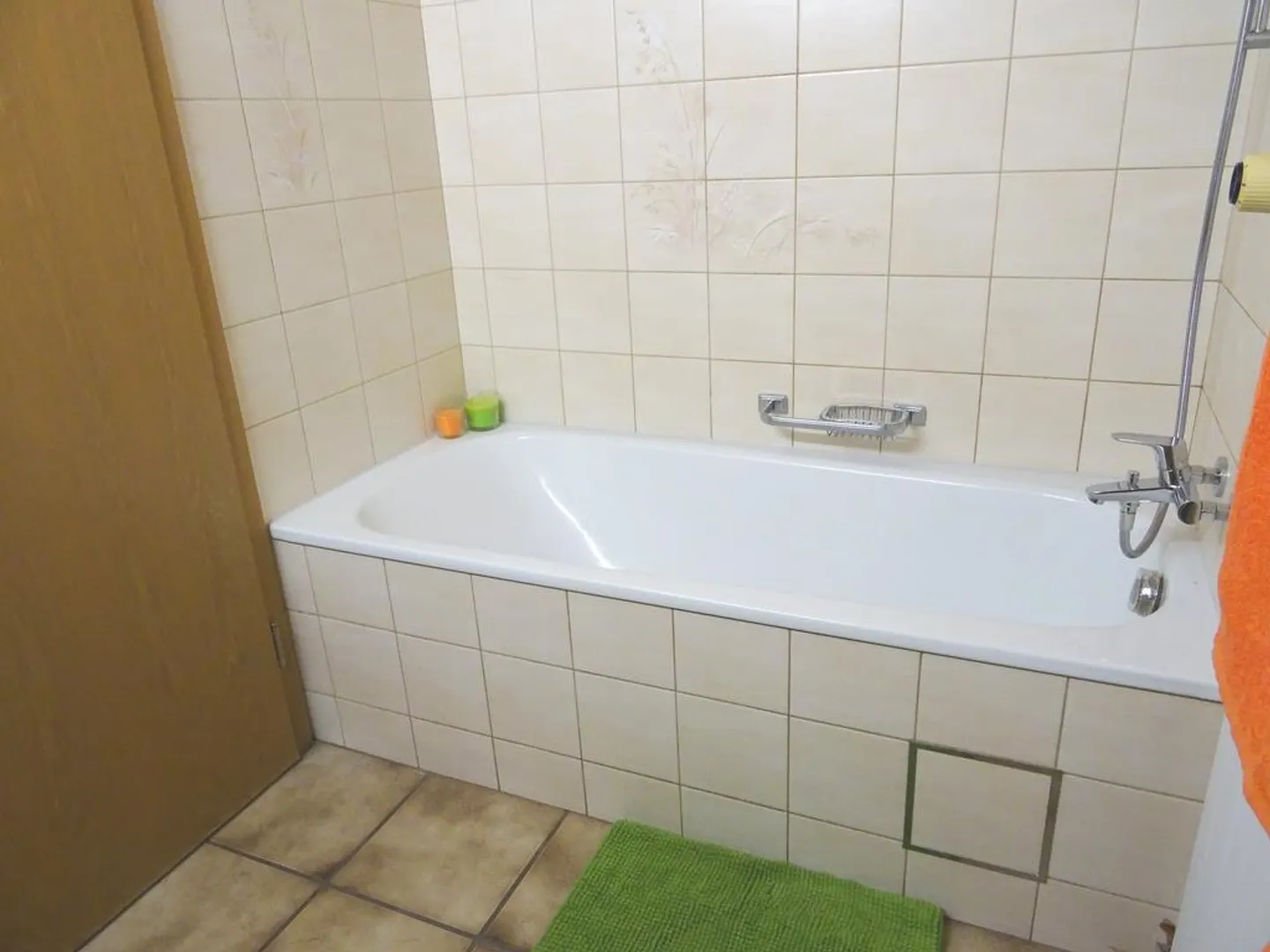 HEIMELIGE DACHWOHNUNG IM HERZEN VON BÜSSERACH - Foto 7 von 12