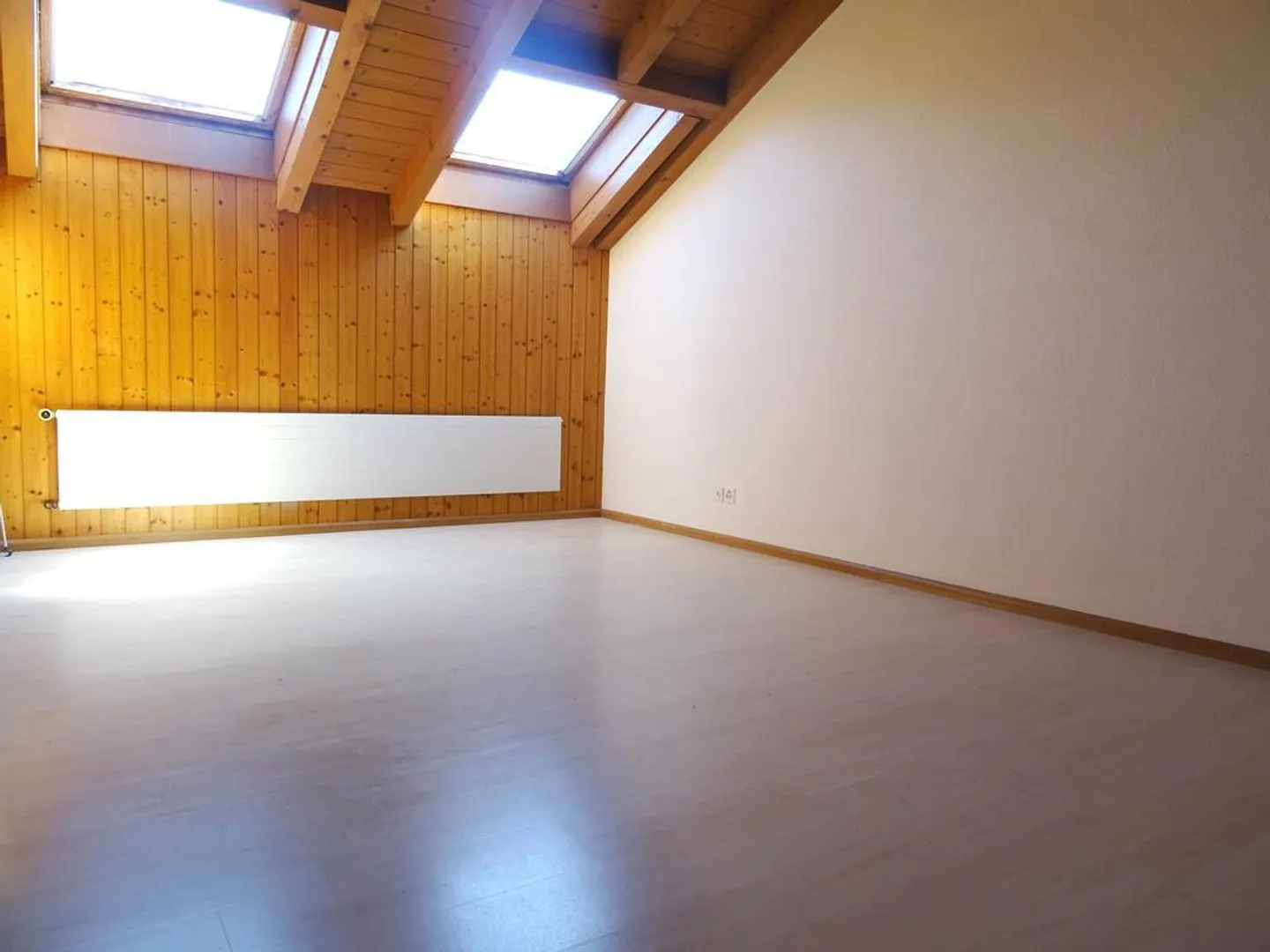 HEIMELIGE DACHWOHNUNG IM HERZEN VON BÜSSERACH - Foto 8 von 12