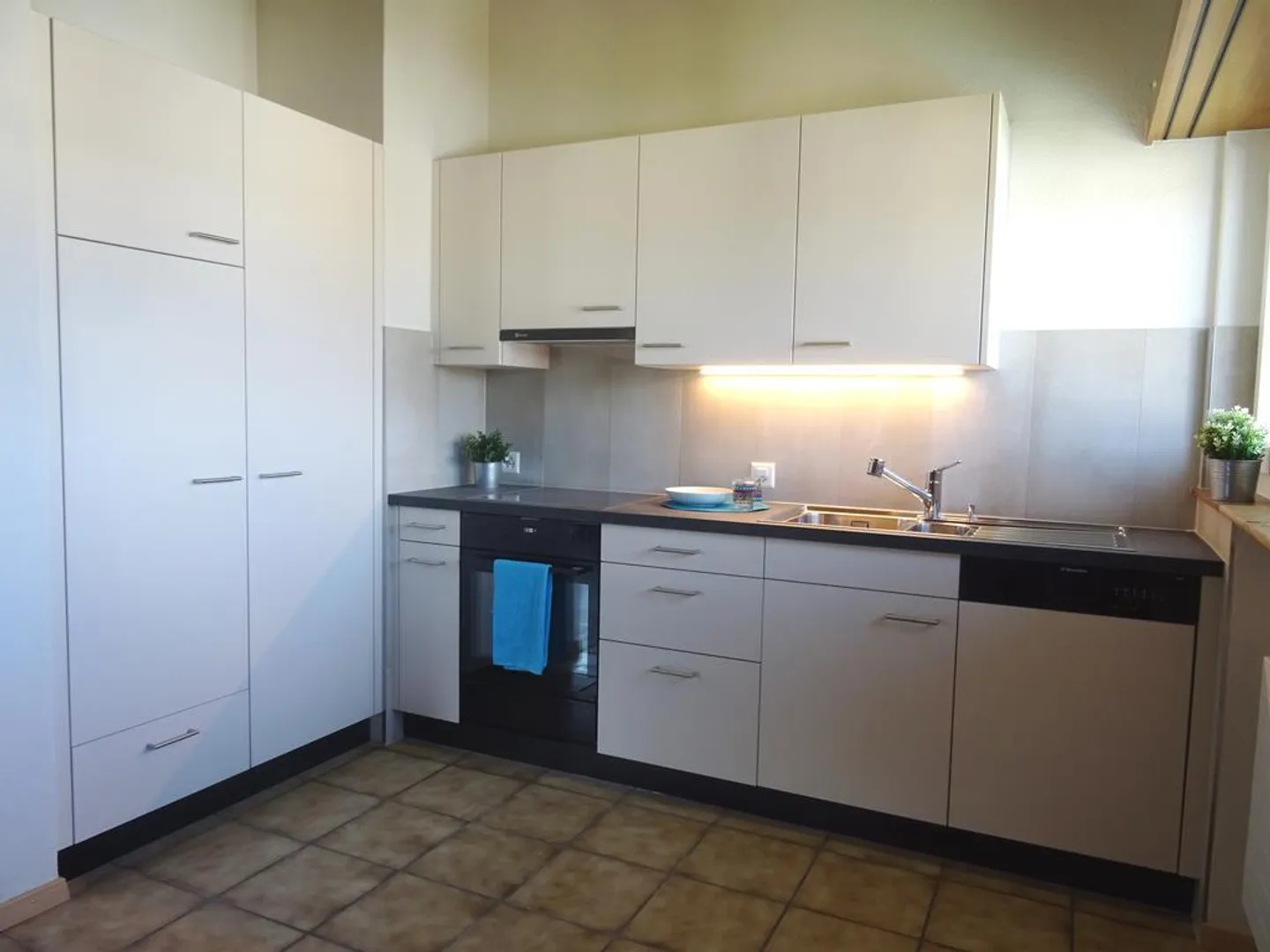 HEIMELIGE DACHWOHNUNG IM HERZEN VON BÜSSERACH - Foto 1 von 12