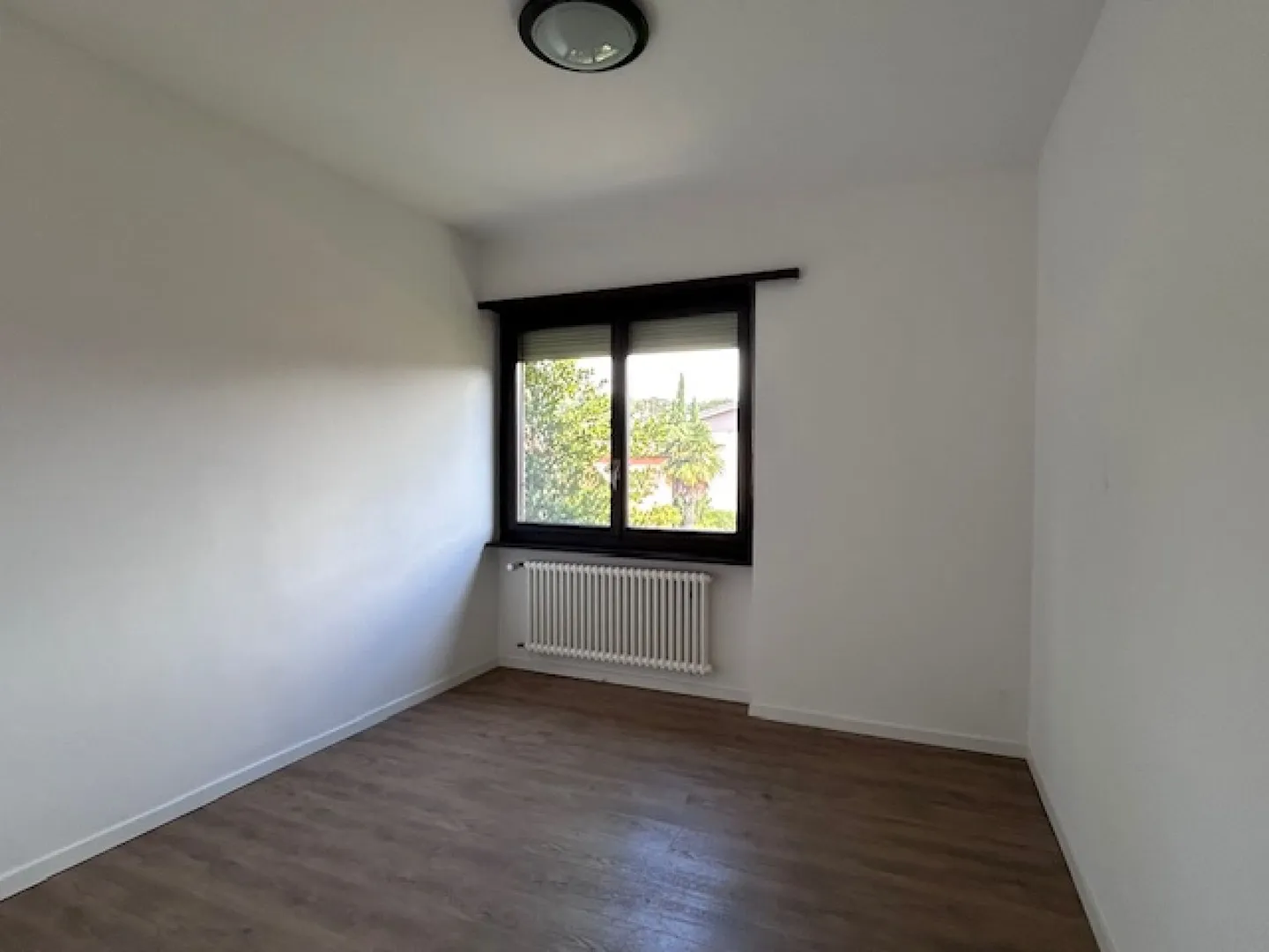 RENOVATED AND BRIGHT 3.5-ROOM APARTMENT - Photo 7 of 13