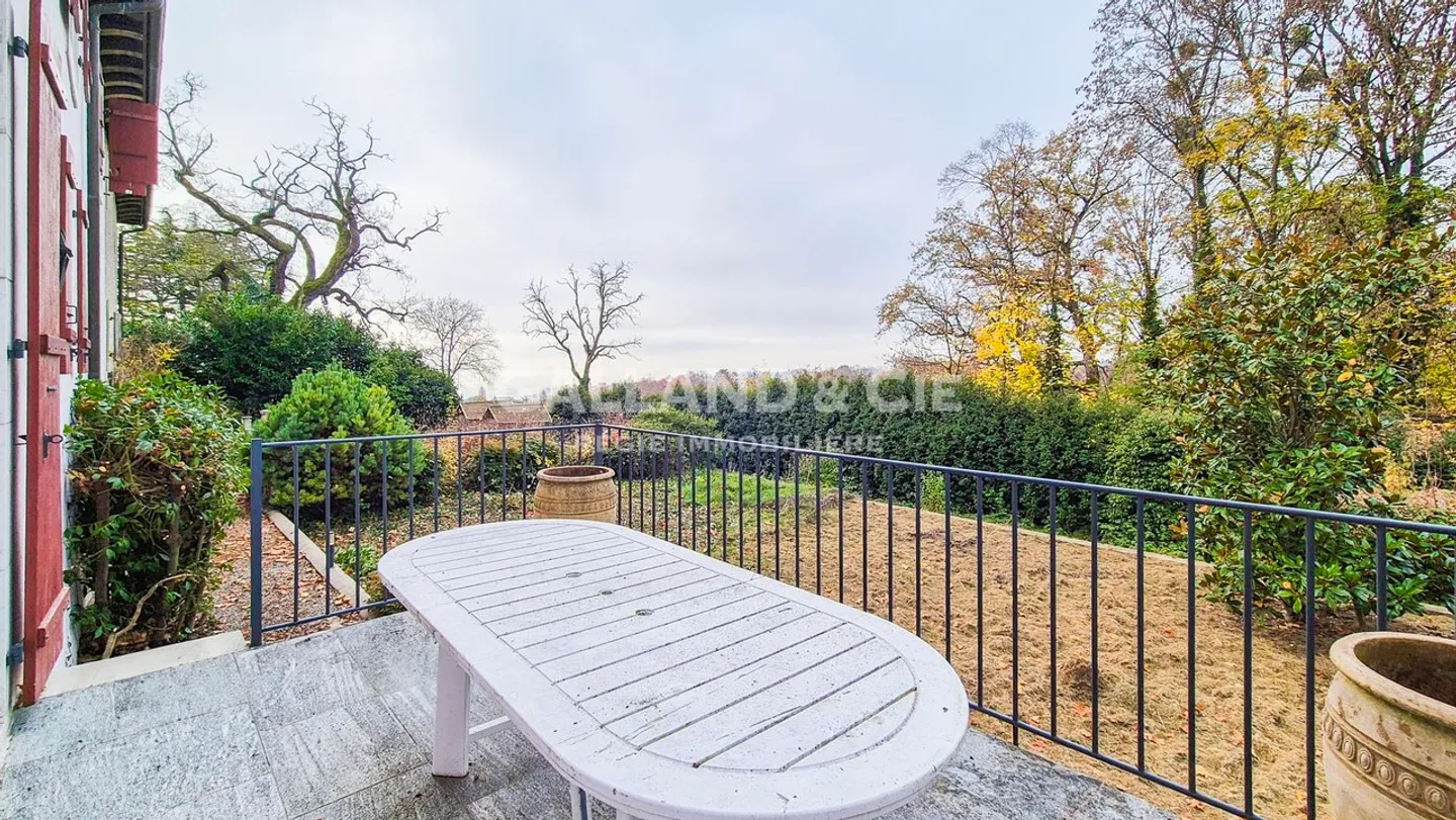 Exceptional villa in Lonay near the lake - Photo 8 of 14