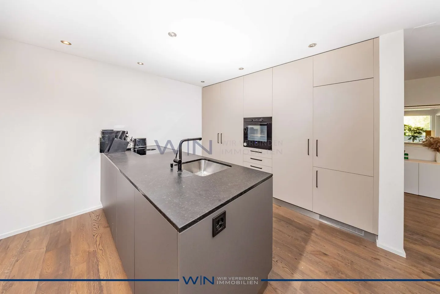 Cozy Family Apartment - Photo 2 of 9