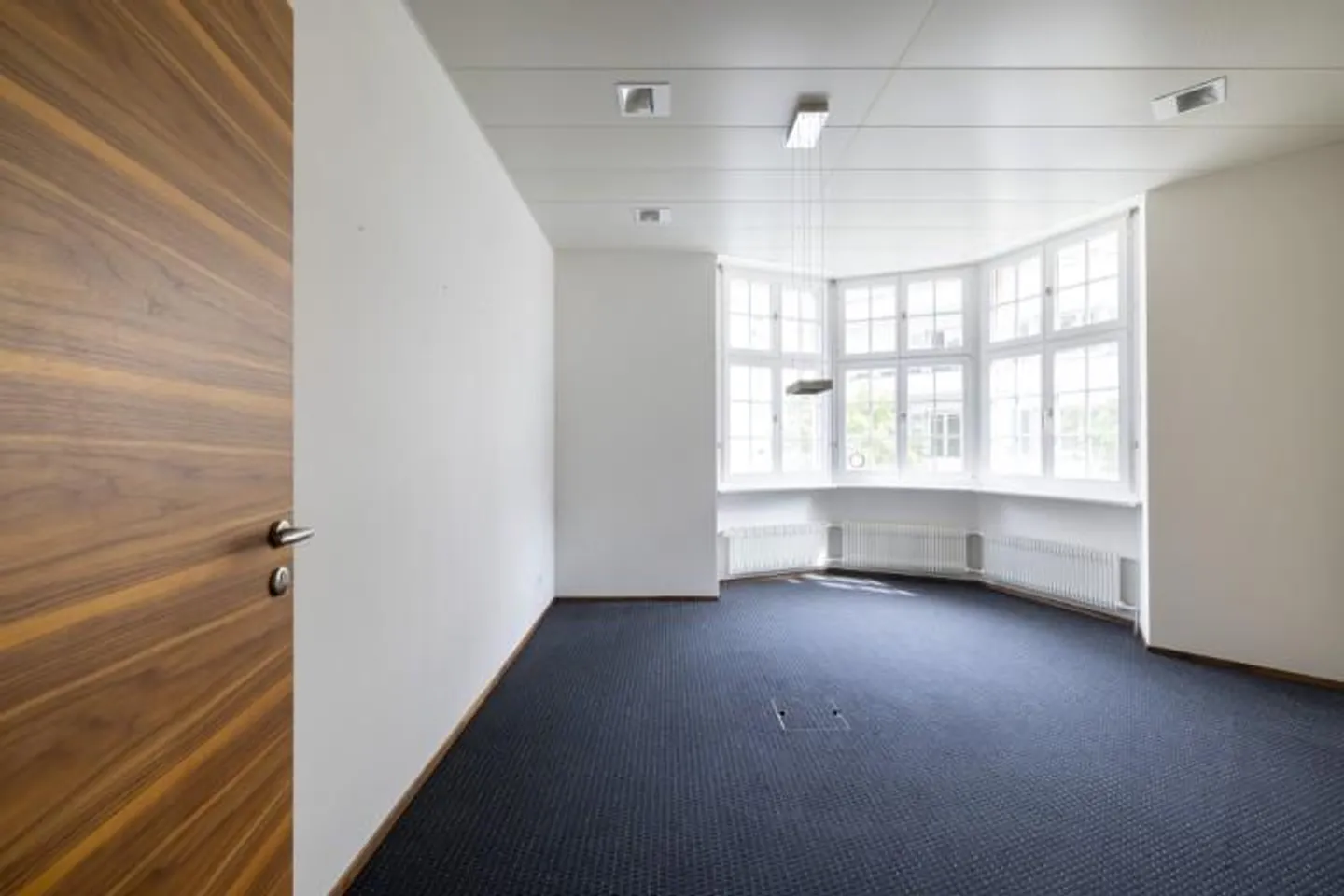 Modern office space - Photo 3 of 7