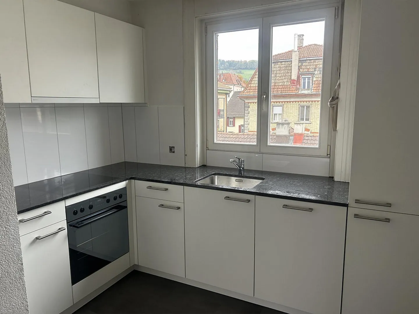 Beautiful newly renovated 4.5 room apartment - Photo 2 of 8