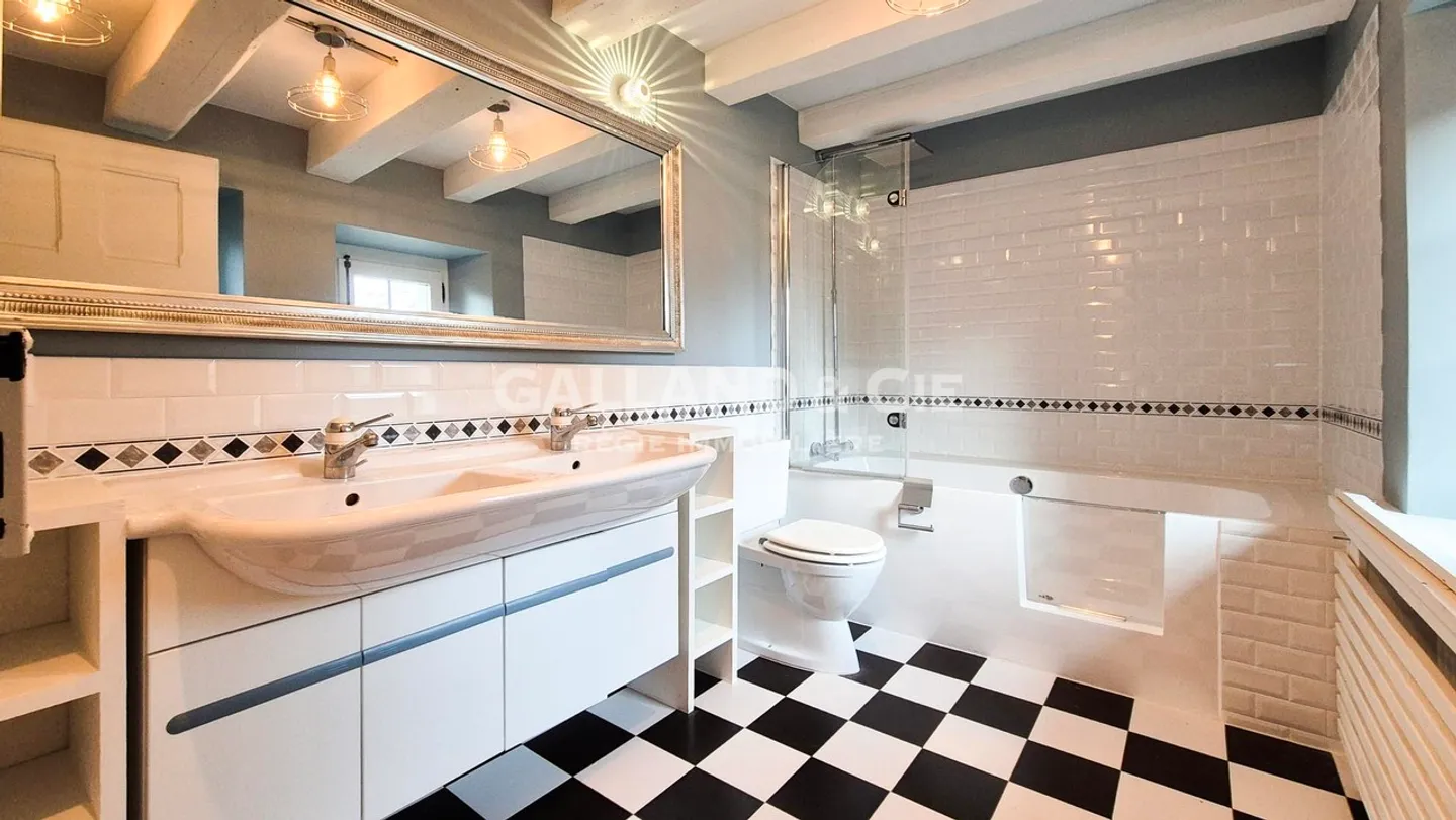 Exceptional villa in Lonay near the lake - Photo 13 of 14