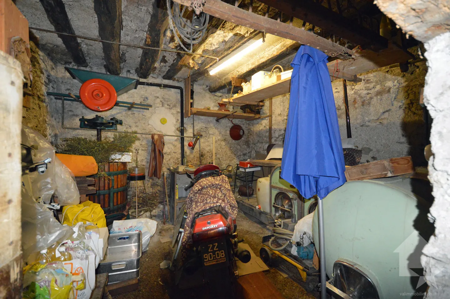 «Dorfhaus zu renovieren» - Foto 18 von 21