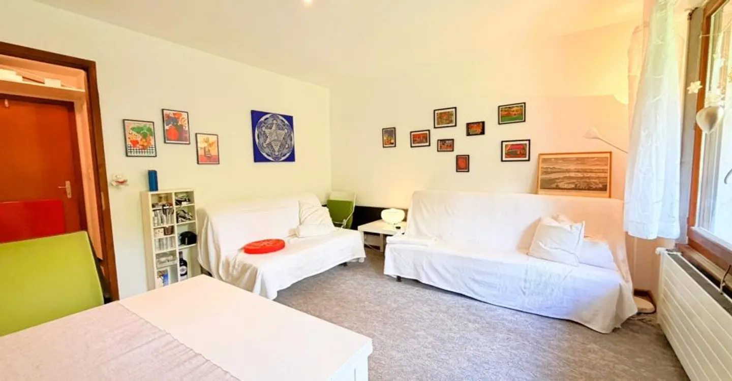 Studio spazioso con balcone - Foto 4 di 12