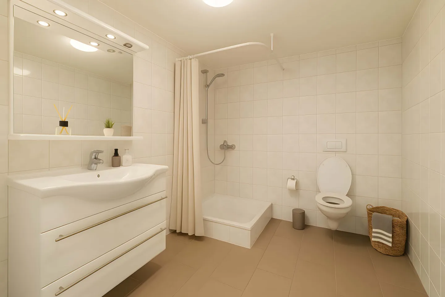 Appartamento moderno con 2 stanze e cucina aperta - Foto 2 di 3