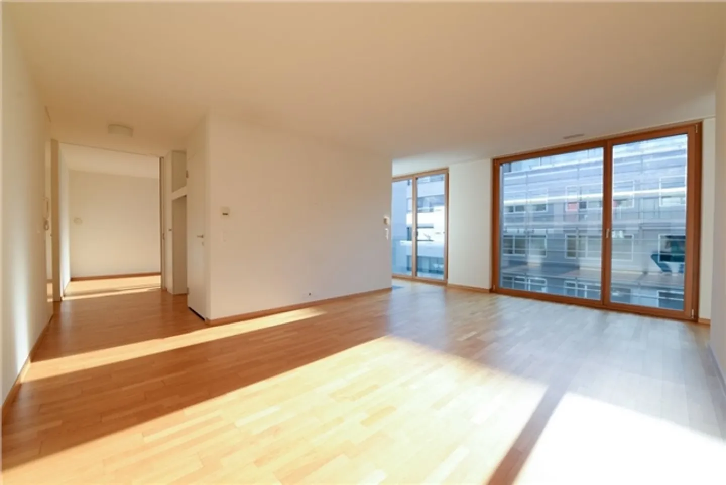 In proximity to the center with a large balcony - Photo 2 of 11