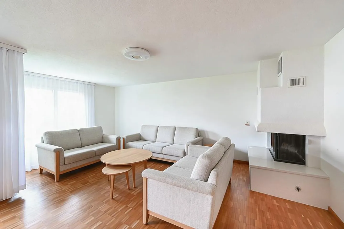 Appartement Charmant avec Terrasse - Photo 3 sur 7