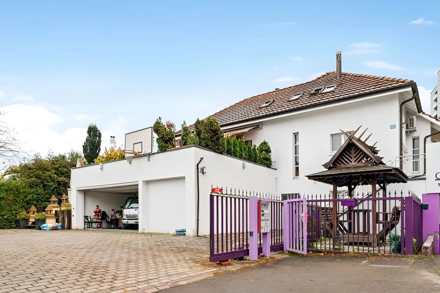 Exclusive, Quiet Single-Family House with Pool for Long-Term Rent - Photo 2 of 13