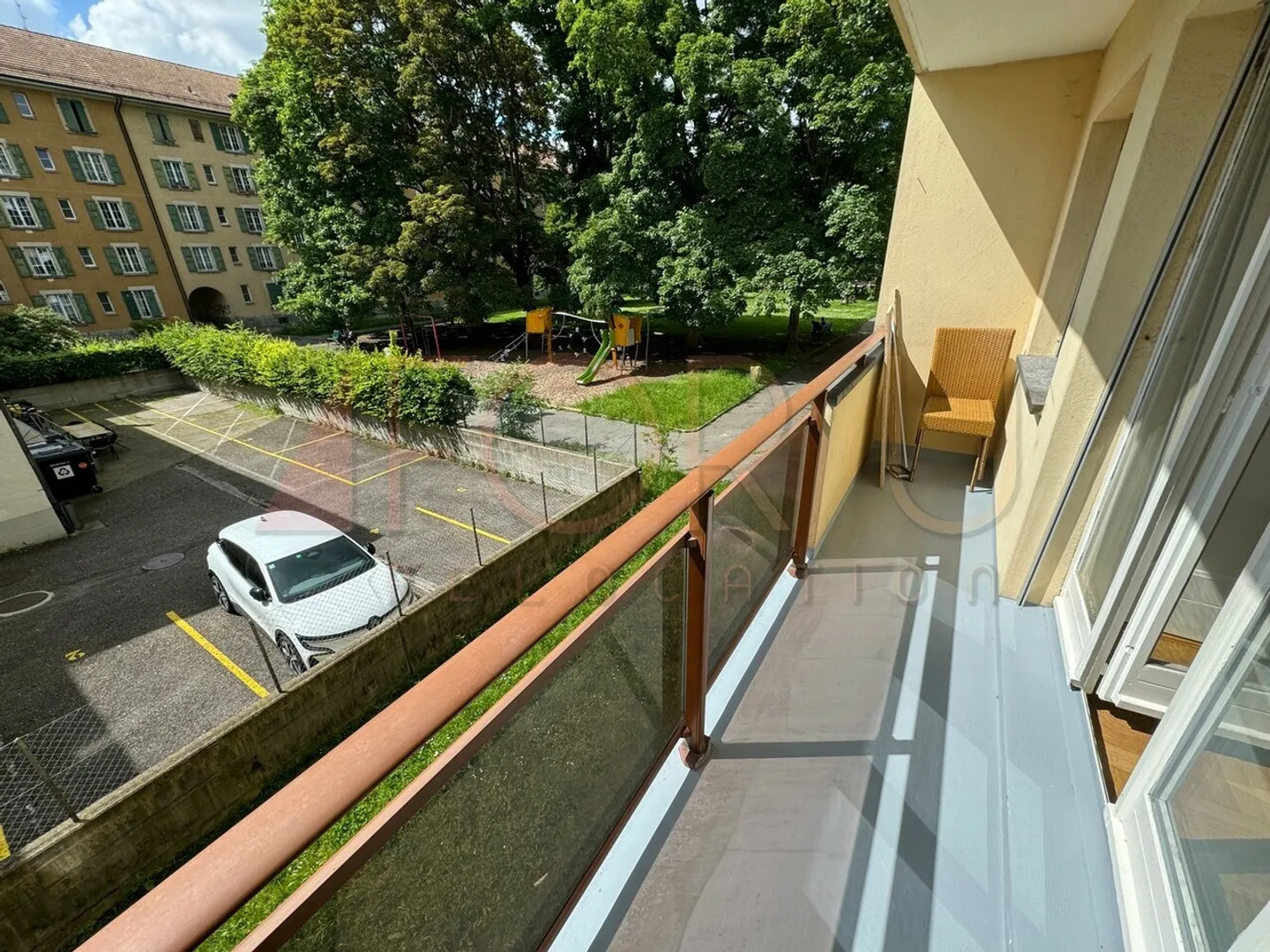Beautiful renovated 2-room apartment with balcony in a quiet area in Carouge - Photo 1 of 6