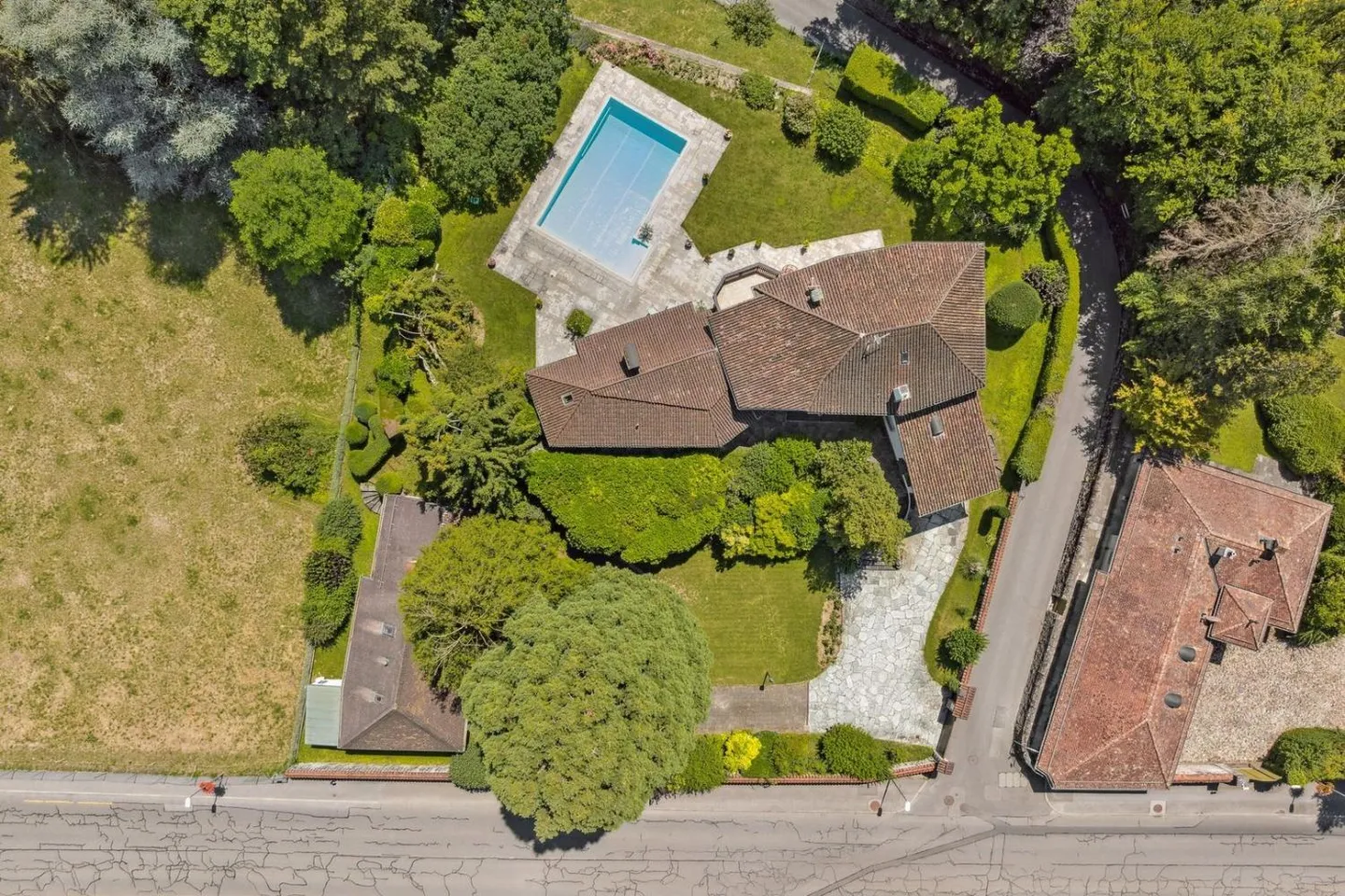 Magnificent property with spectacular views - Photo 5 of 13