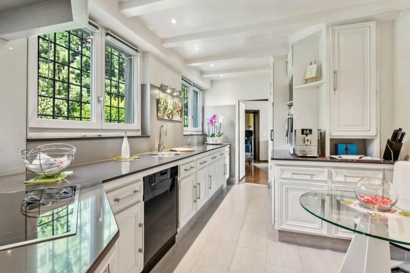 Magnificent property with spectacular views - Photo 9 of 13