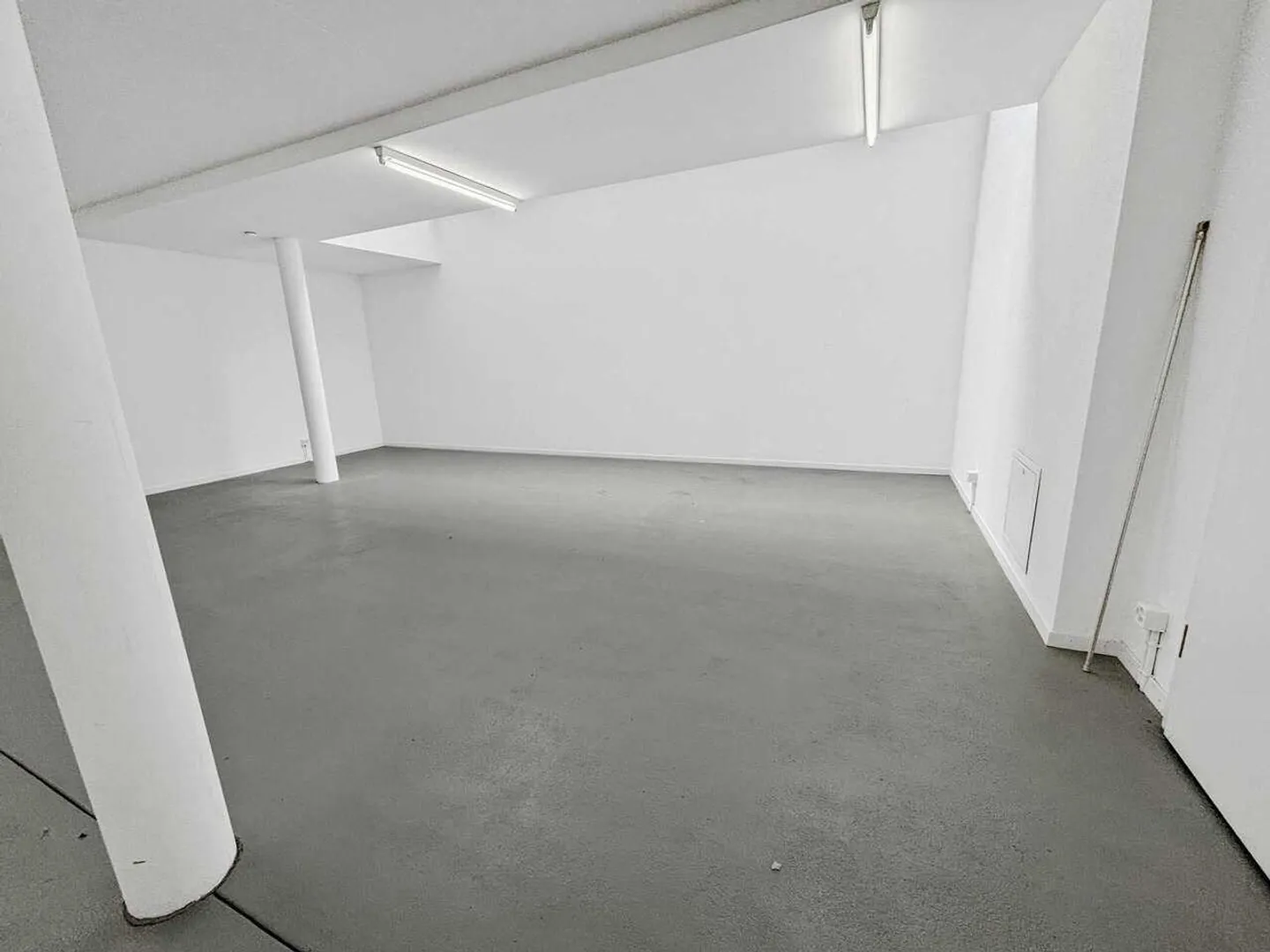 Heated 70 m² Craft/Storage Room in the Basement for Sale in Ittigen - Photo 10 of 11