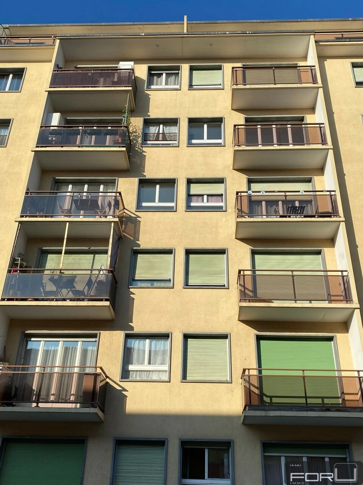 Beautiful renovated 2-room apartment with balcony in a quiet area in Carouge - Photo 6 of 6