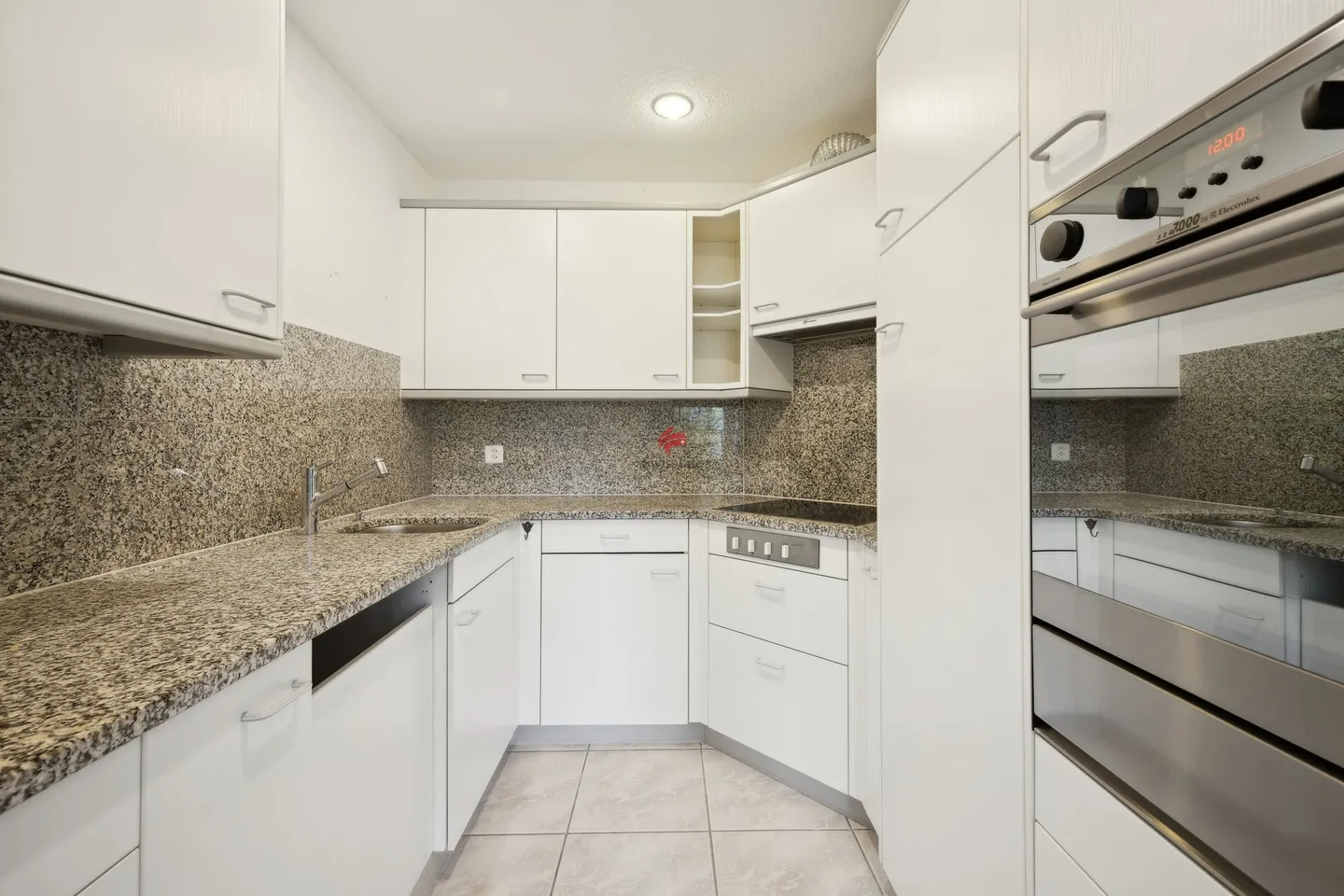 Individual, bright and unique - Photo 4 of 10