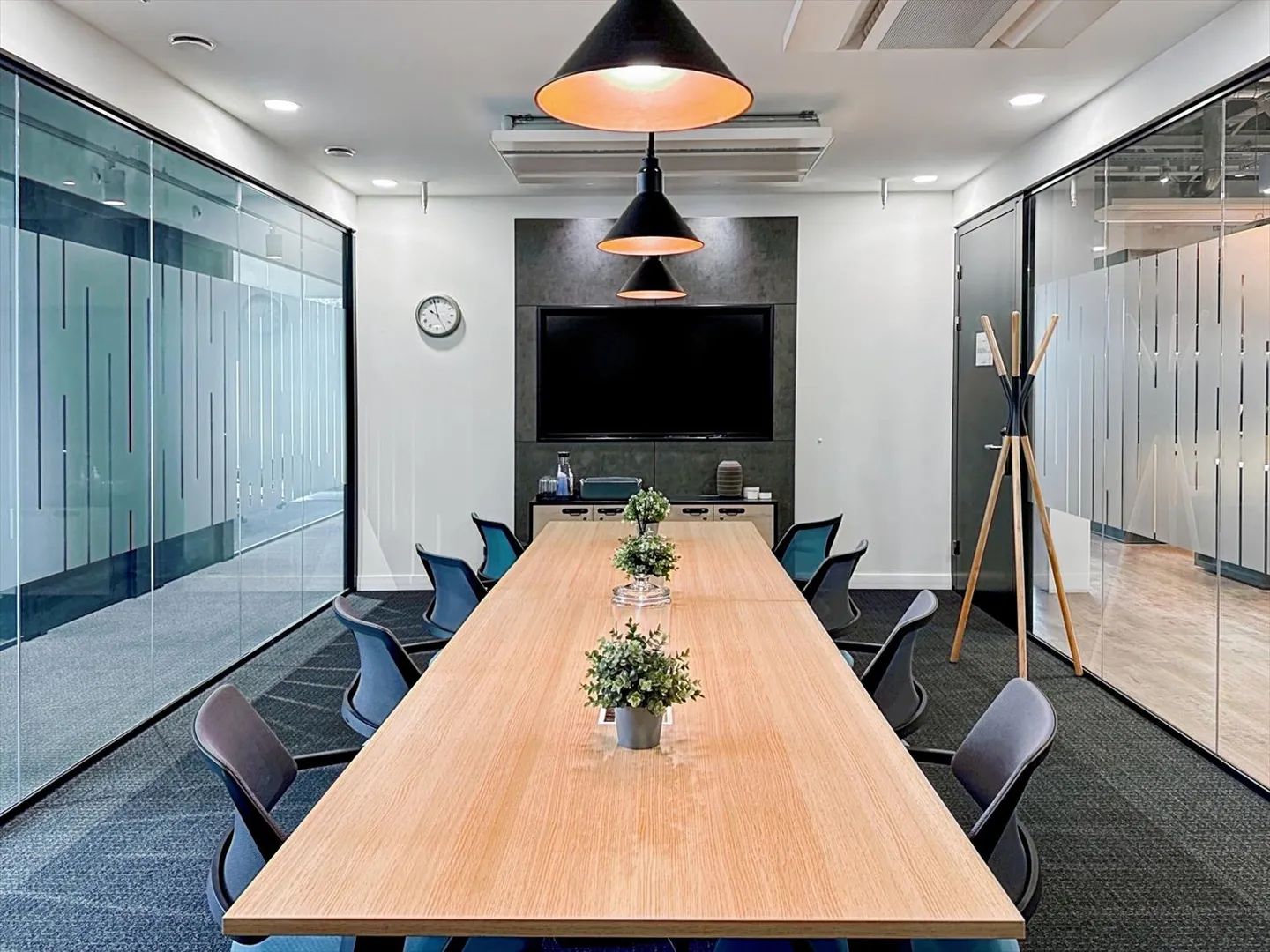 Spazio ufficio tutto incluso per te e il tuo team presso Regus Meyrin - Foto 8 di 16