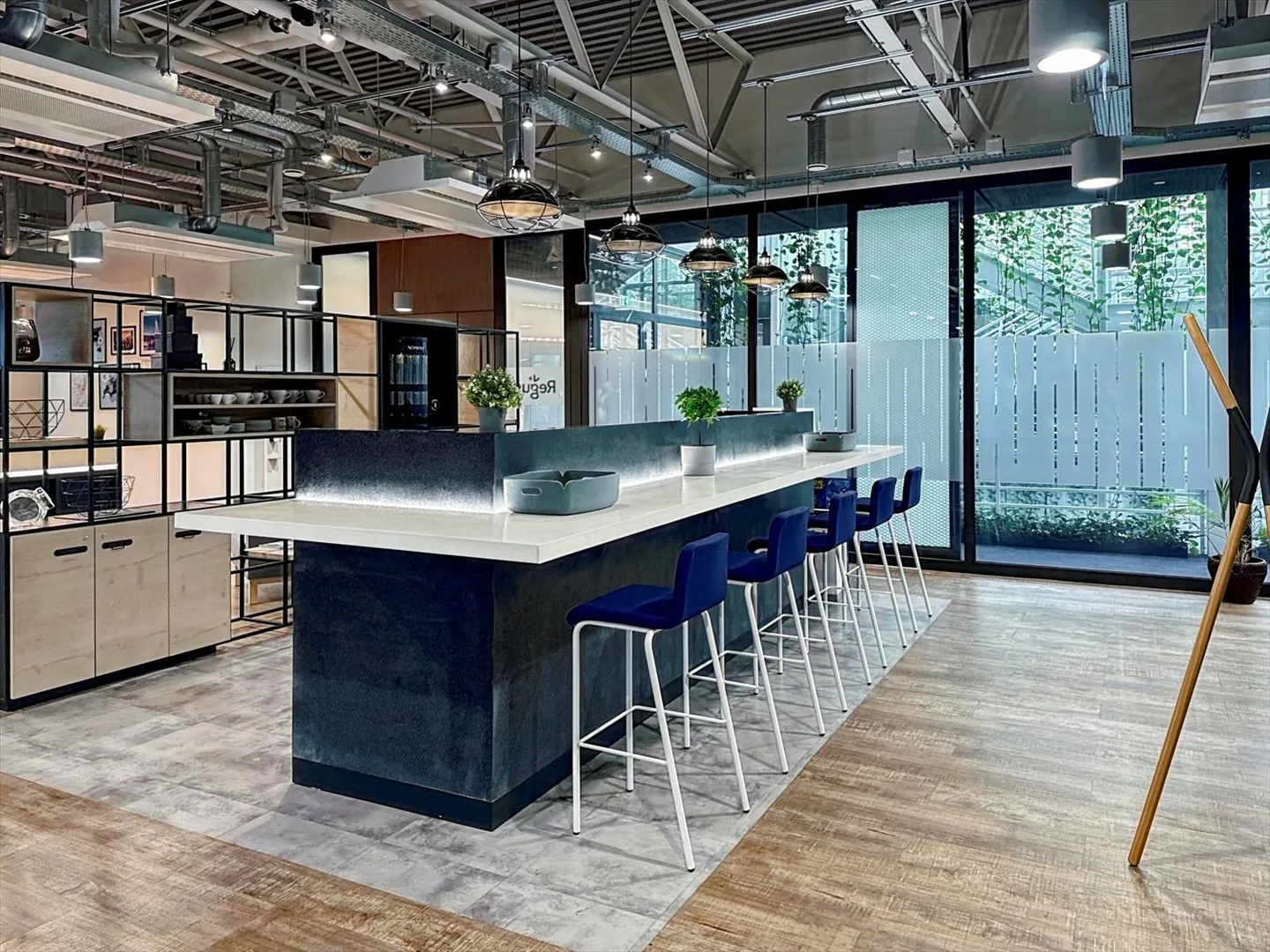 Spazio ufficio tutto incluso per te e il tuo team presso Regus Meyrin - Foto 9 di 16