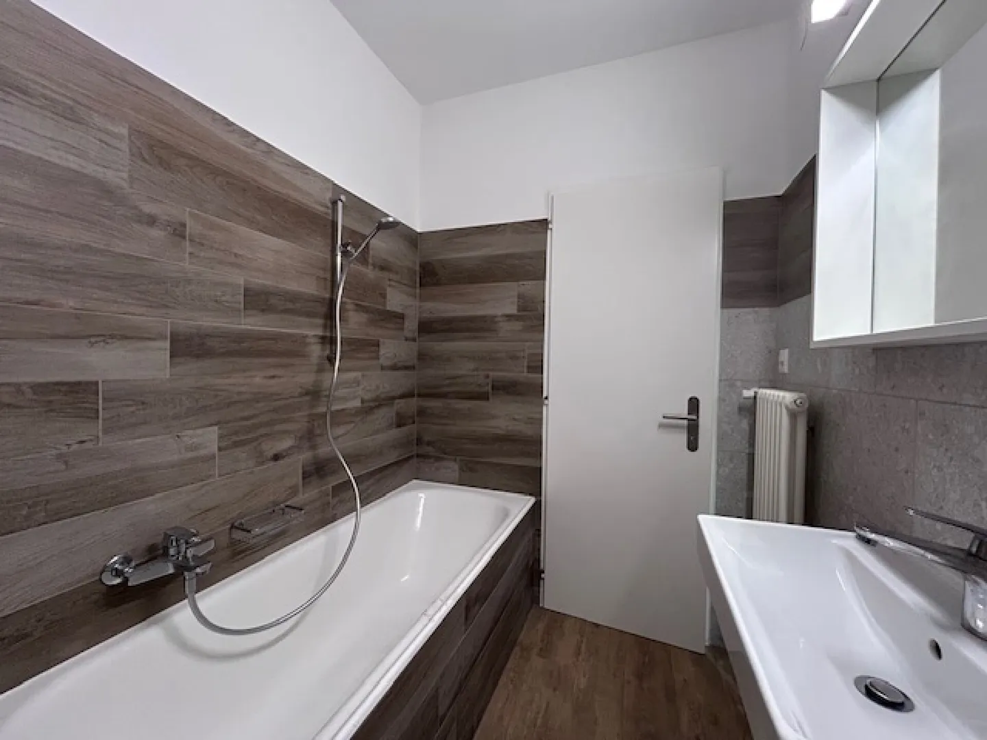 RENOVATED AND BRIGHT 3.5-ROOM APARTMENT - Photo 10 of 13