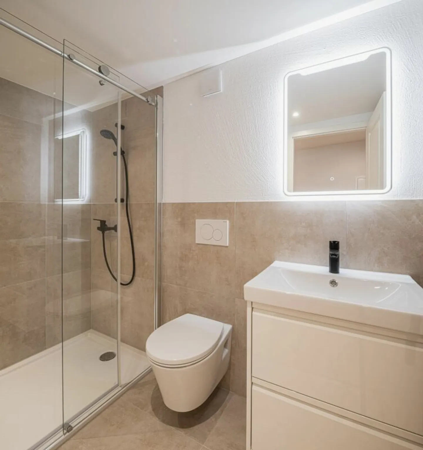 Location exclusive après rénovation complète - Photo 2 sur 5