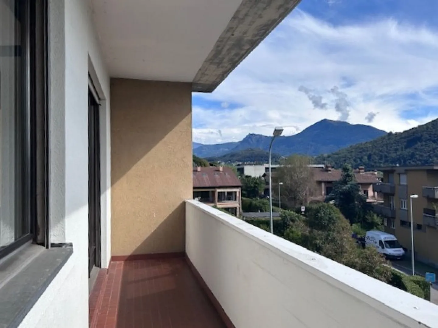 RENOVATED AND BRIGHT 3.5-ROOM APARTMENT - Photo 12 of 13