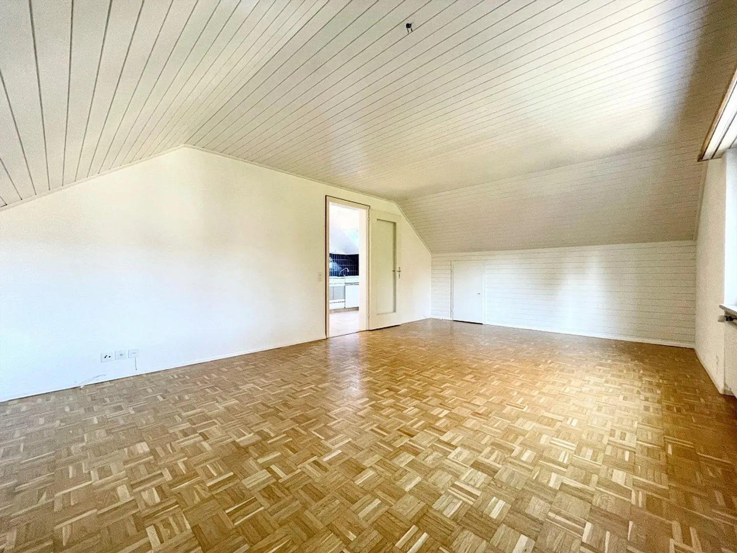 An sonniger, ruhige Lage - inklusive grosse Mansarde 27m2! - Foto 3 von 11