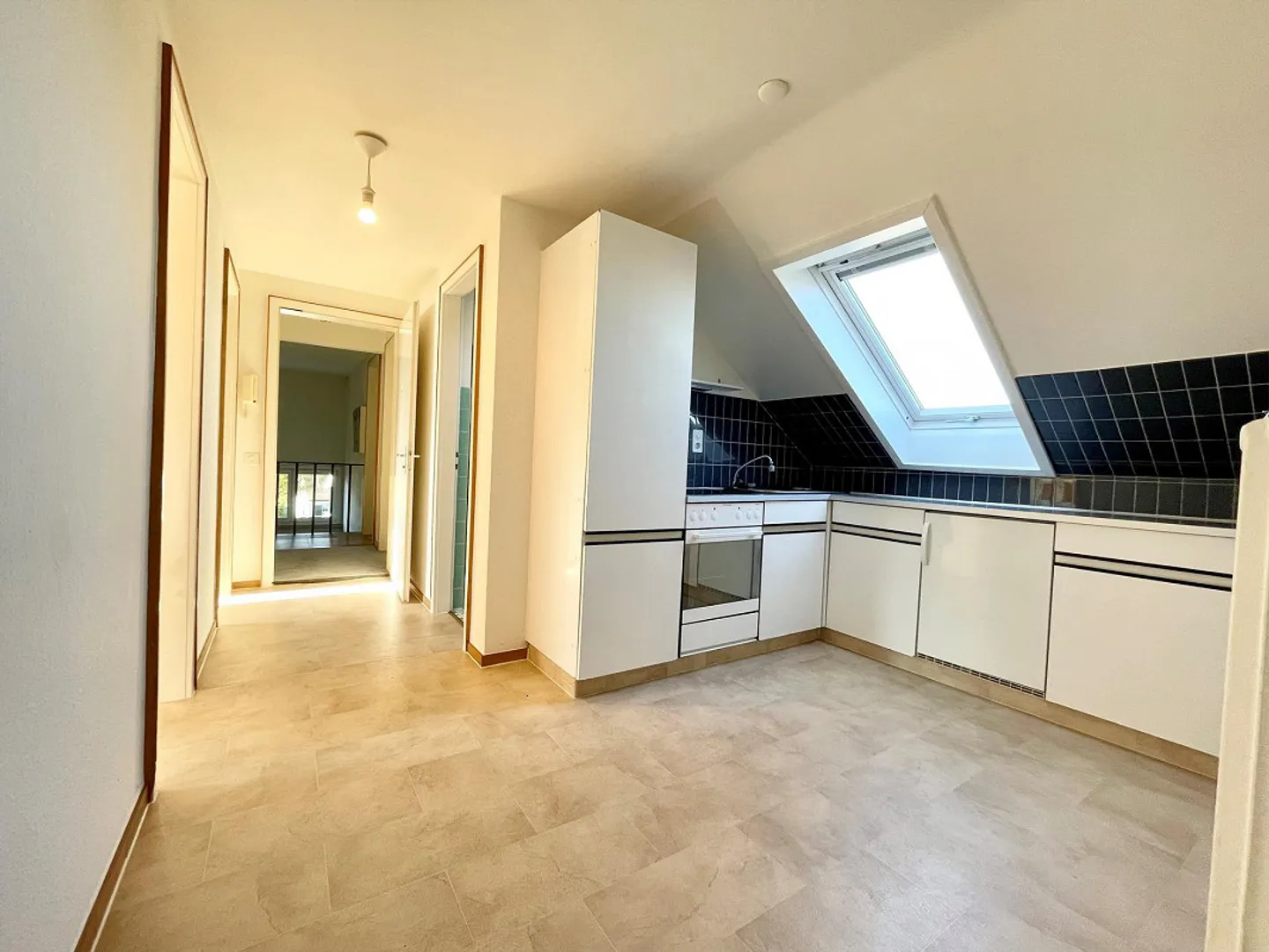 An sonniger, ruhige Lage - inklusive grosse Mansarde 27m2! - Foto 5 von 11