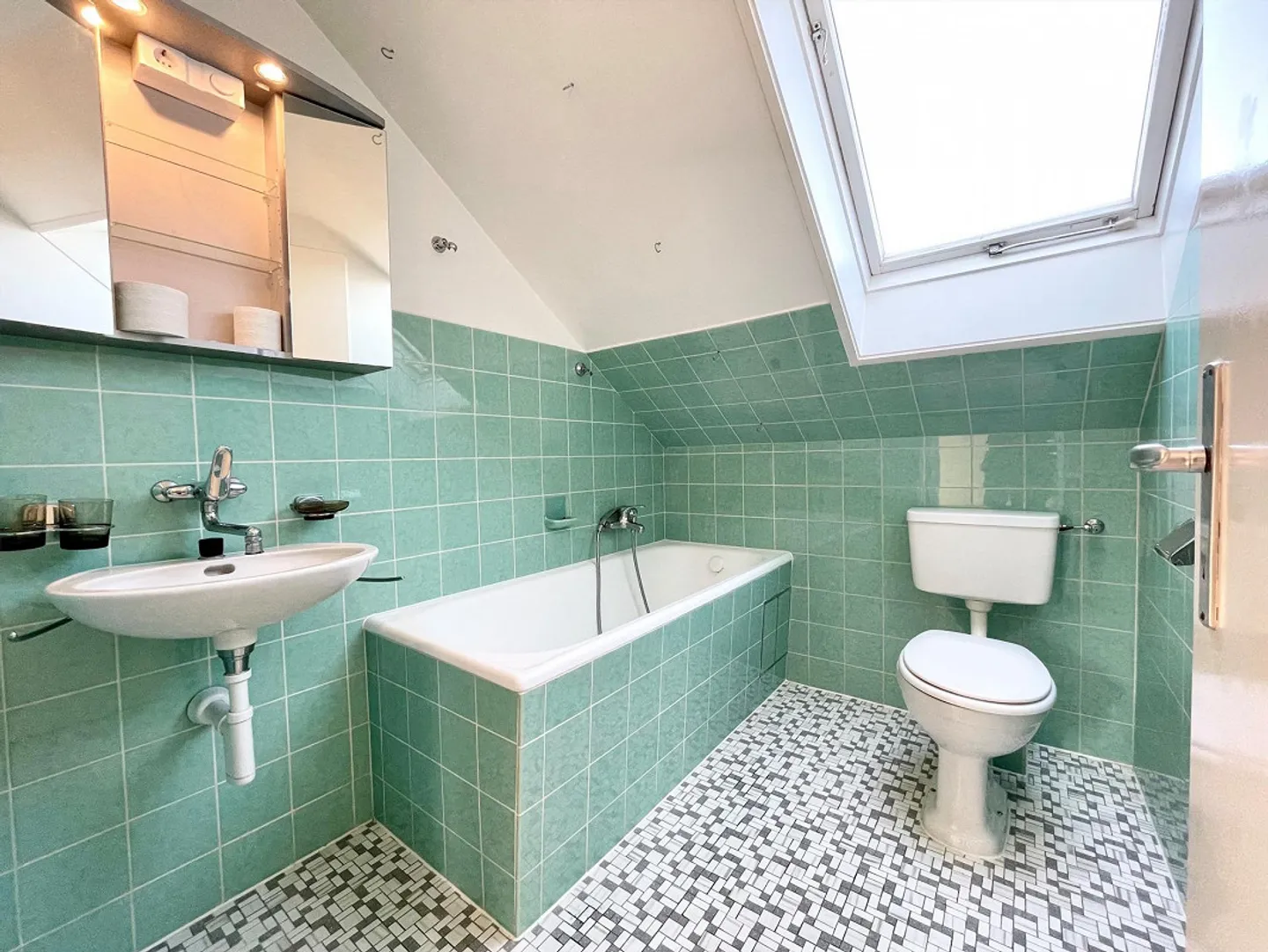 An sonniger, ruhige Lage - inklusive grosse Mansarde 27m2! - Foto 7 von 11